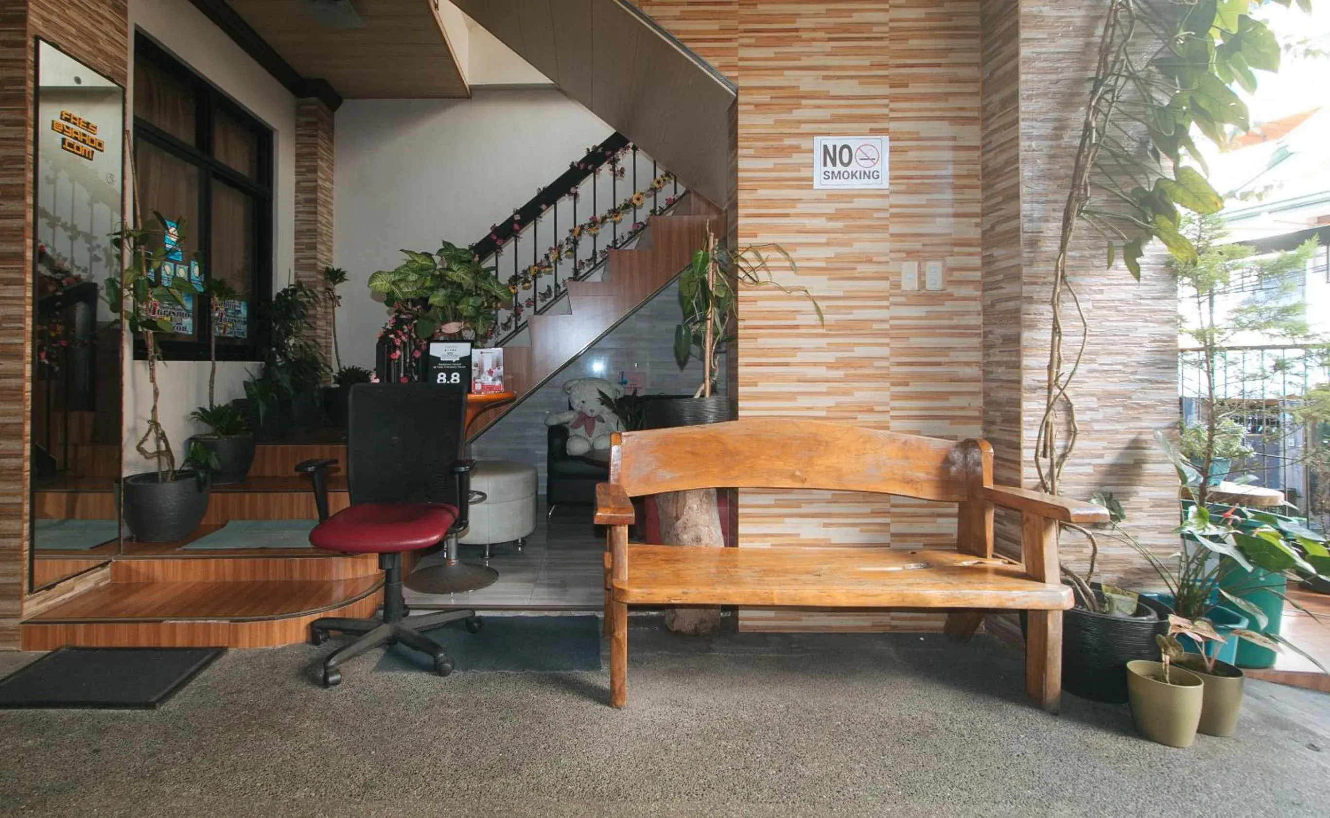 Lobby or reception in RedDoorz Hostel @ Faes Transient House Lobby or reception in RedDoorz Hostel @ Faes Transient House