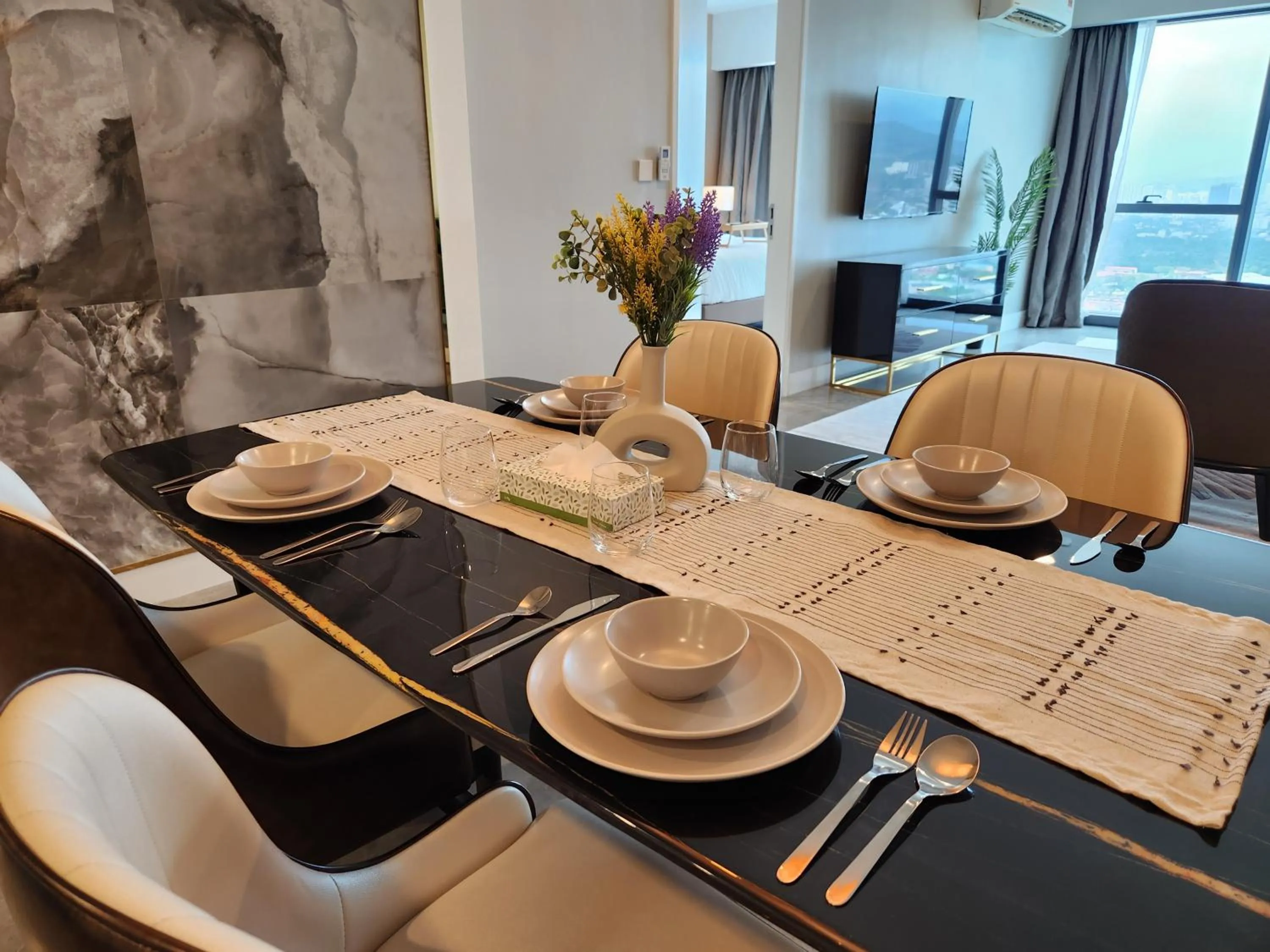 Coffee/tea facilities in The Platinum 2 Premium Suite by Reluxe