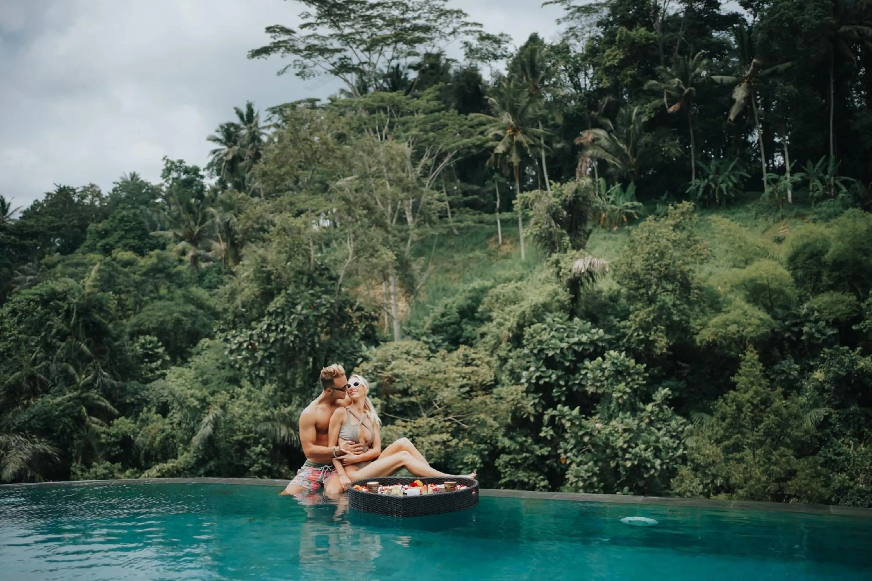 Restaurant/places to eat in Horison Ume Suites & Villas