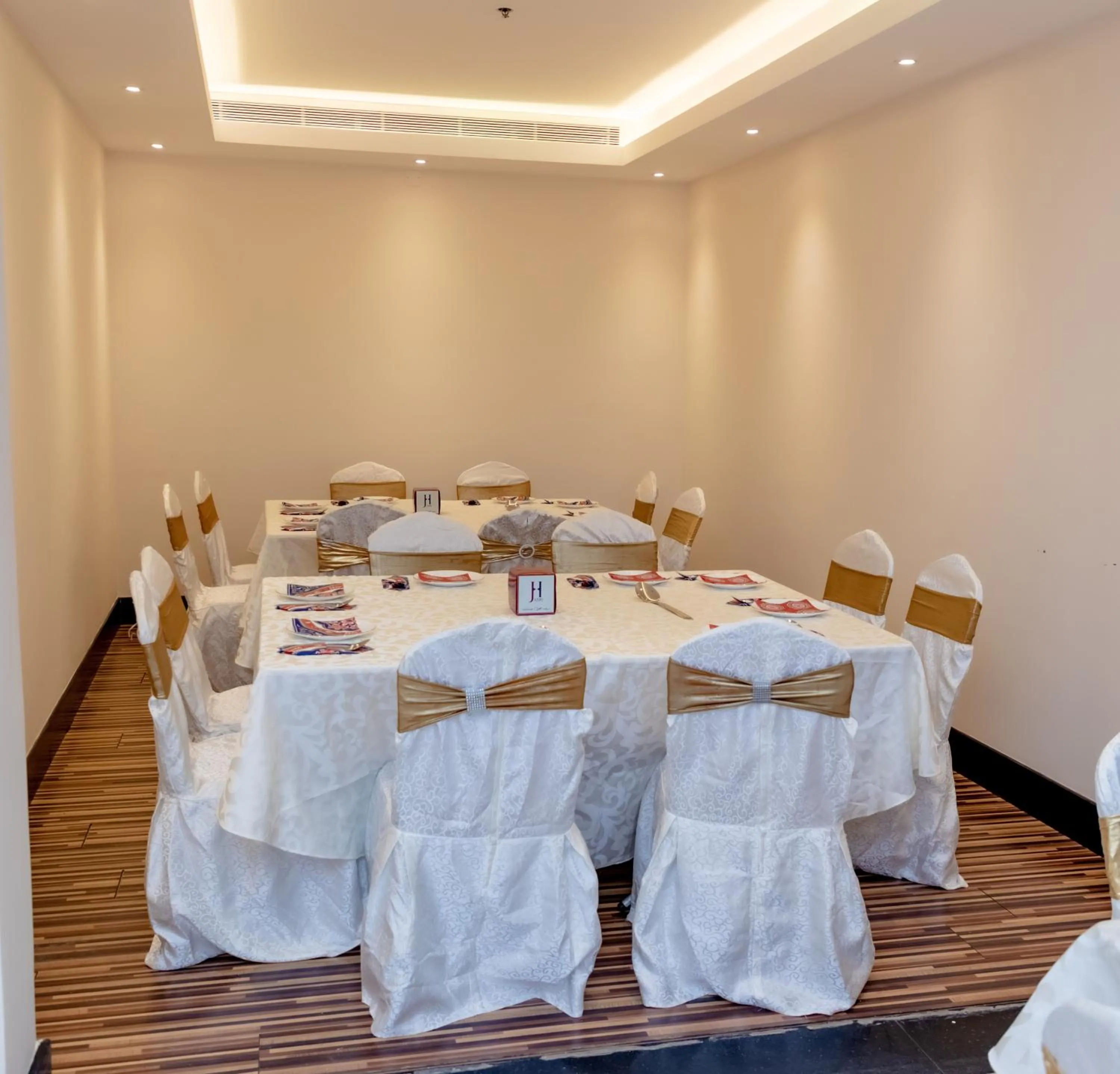 Restaurant/places to eat in Joury Al Mashaer Hotel