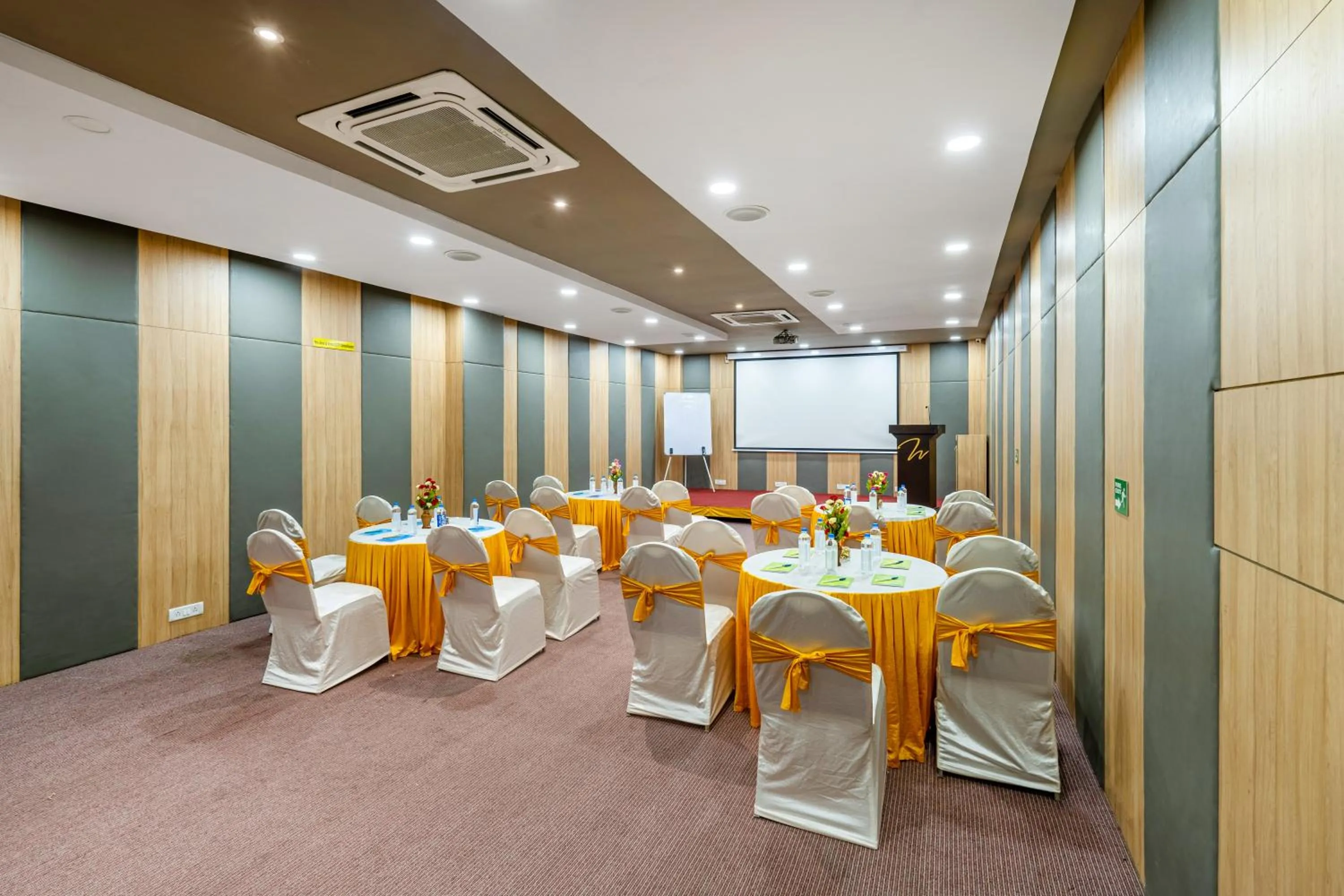 Banquet/Function facilities in WESTSIDE HOTEL HiTECH CITY