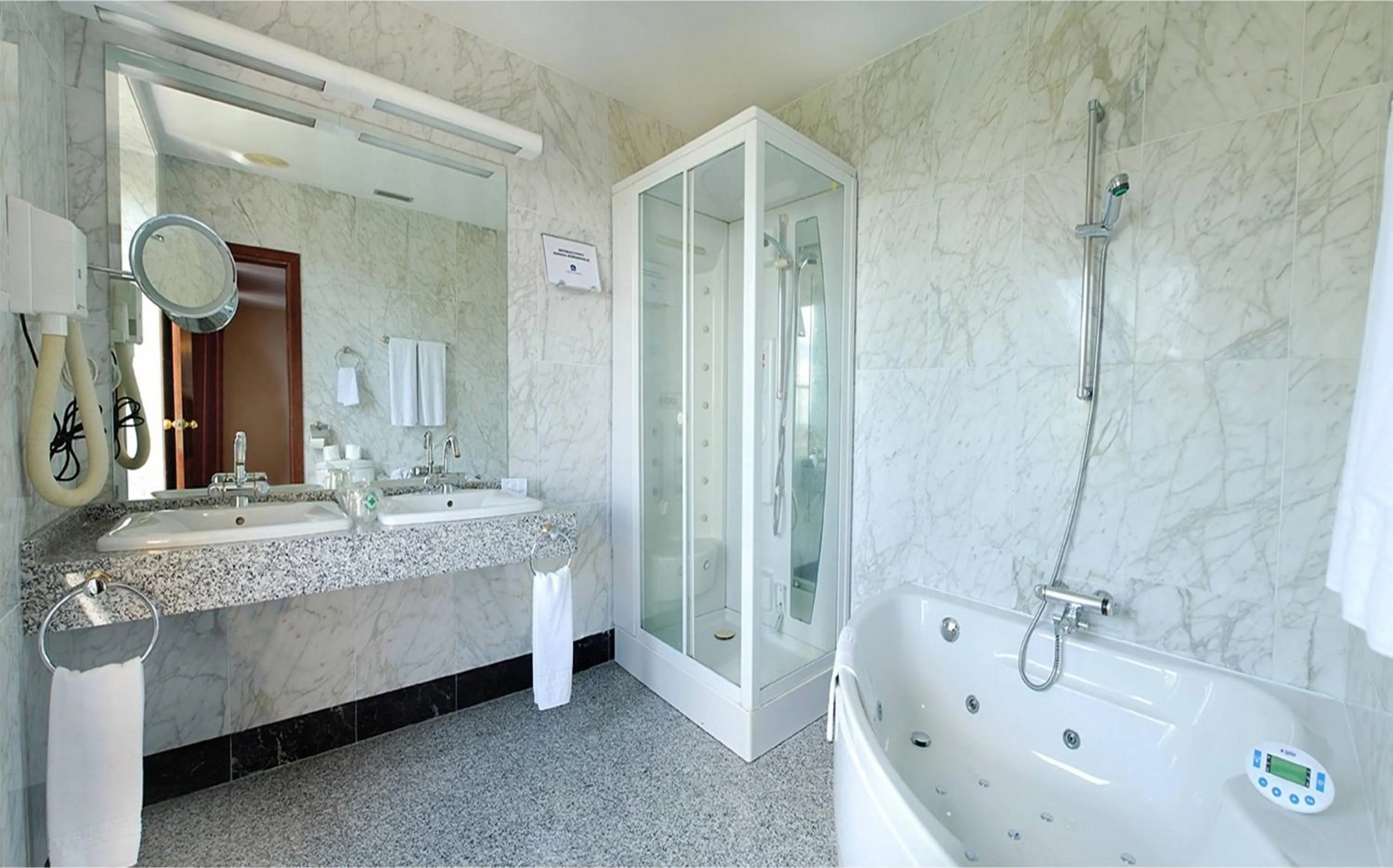 Bathroom in Hotel Florida