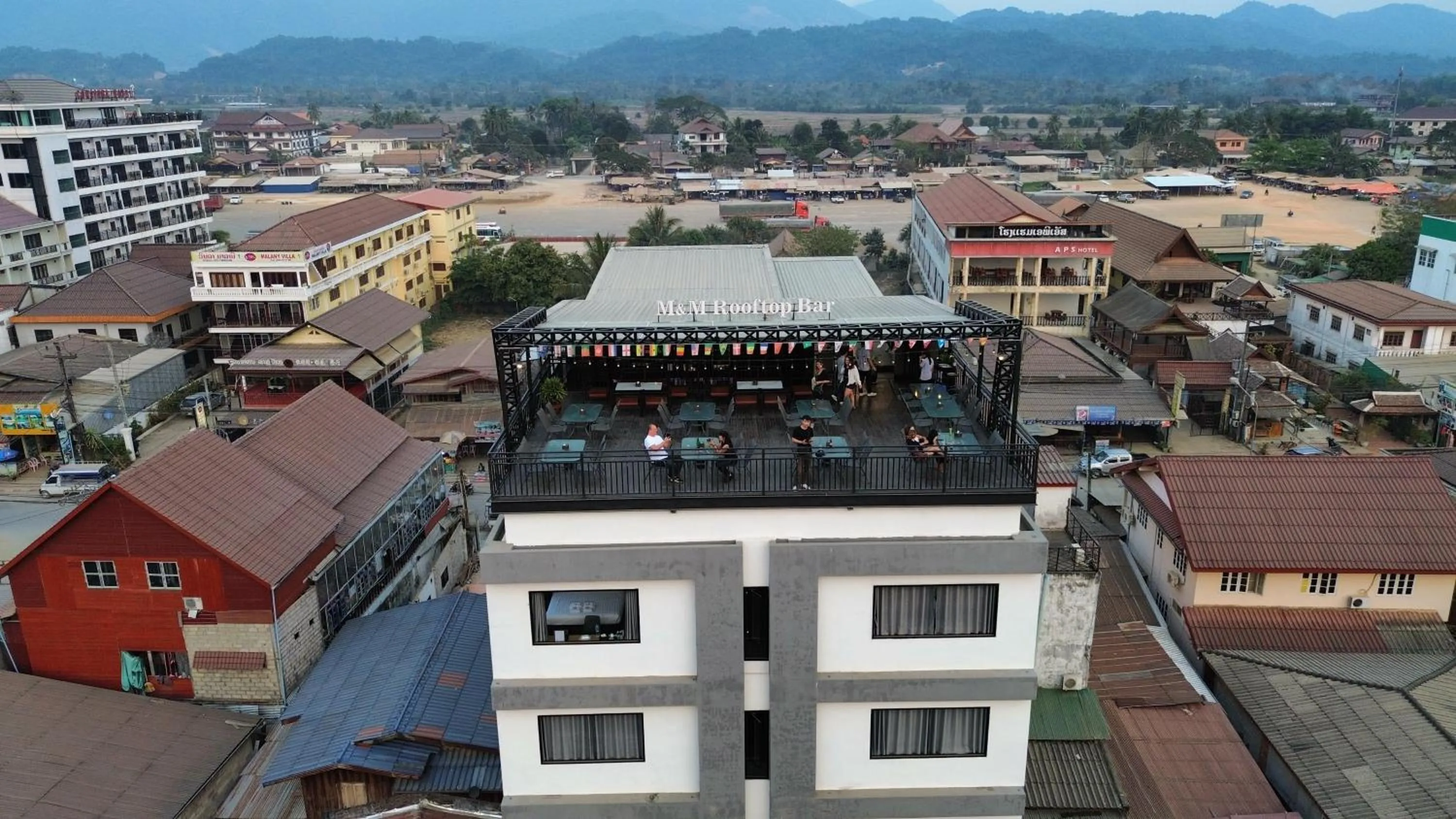 Restaurant/places to eat in M&M Hotel