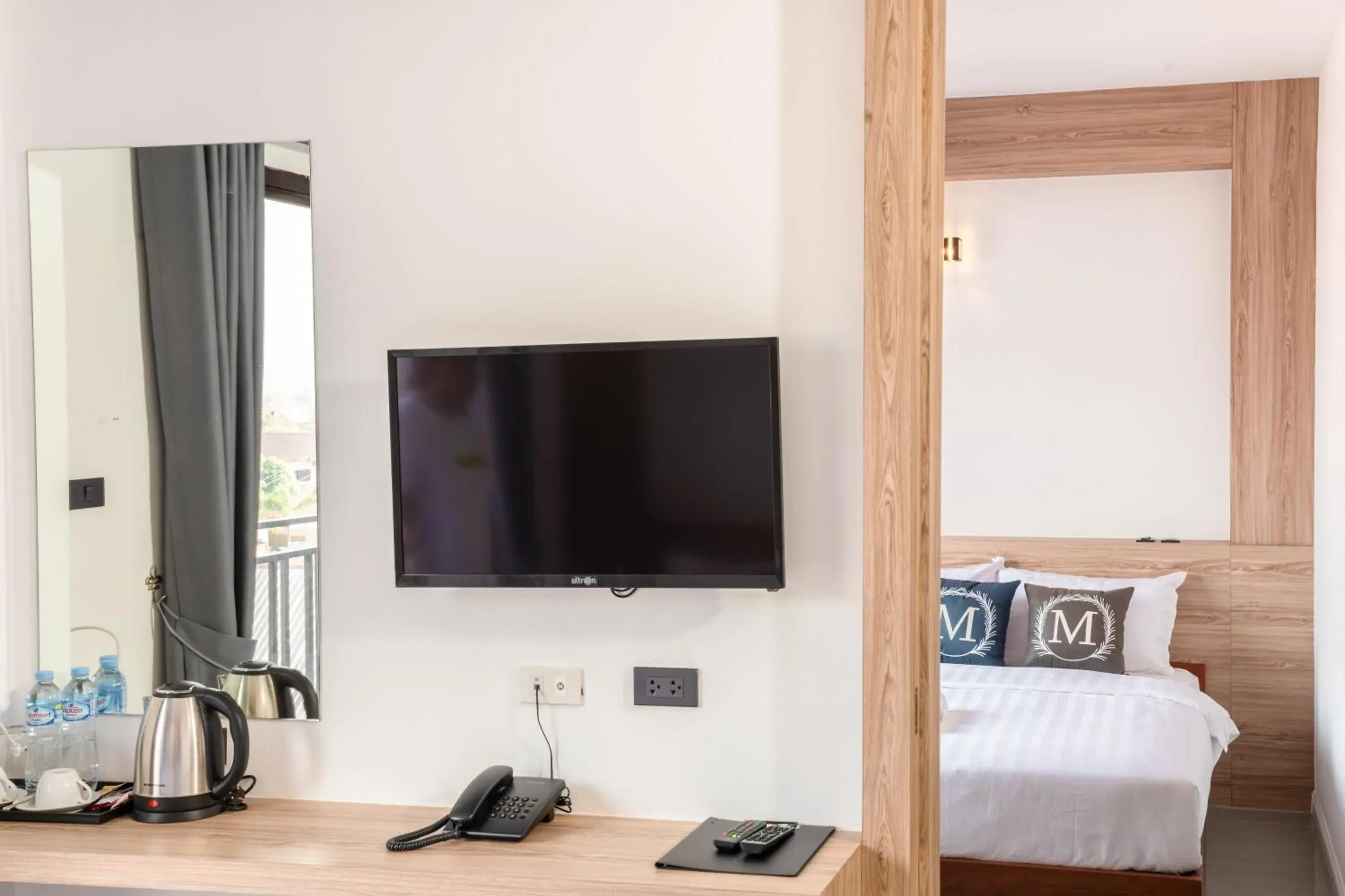 TV and multimedia, Bed in M&M Hotel TV and multimedia, Bed in M&M Hotel