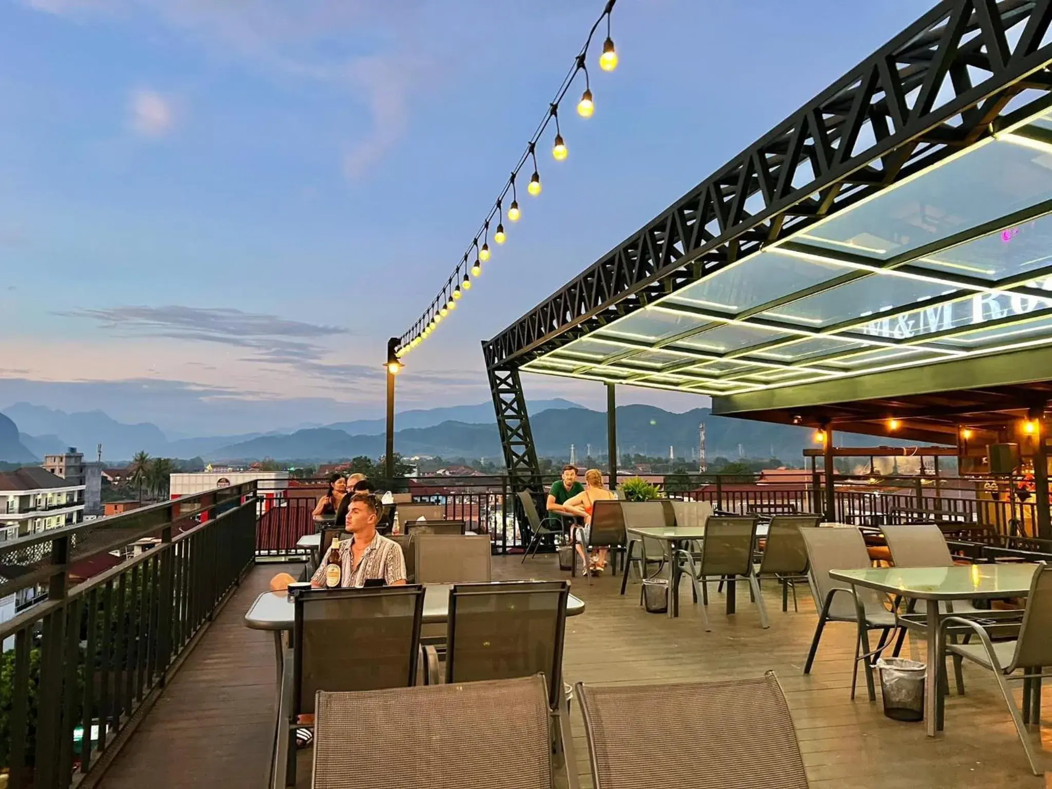 Restaurant/places to eat in M&M Hotel Restaurant/places to eat in M&M Hotel