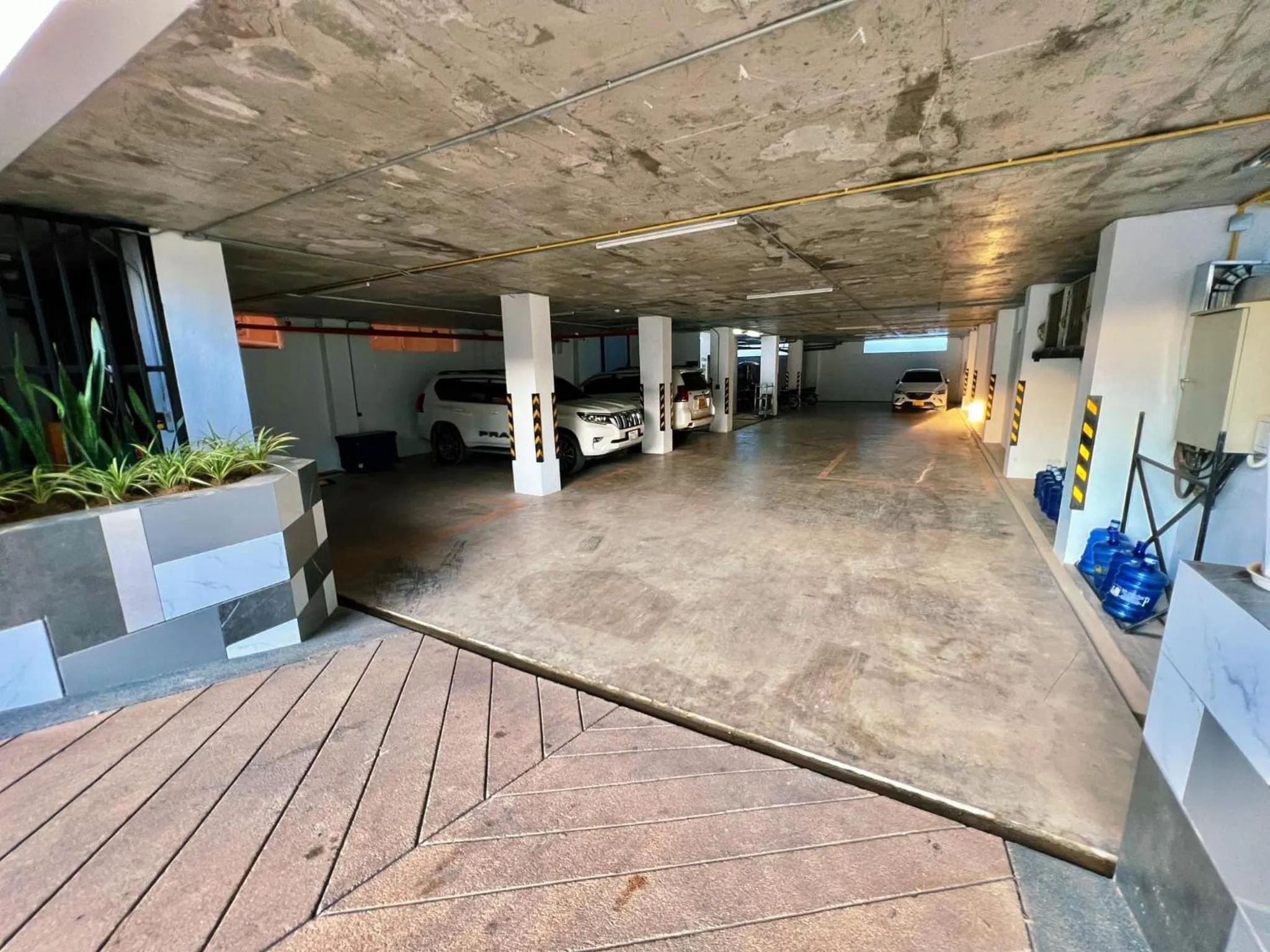 Parking in M&M Hotel