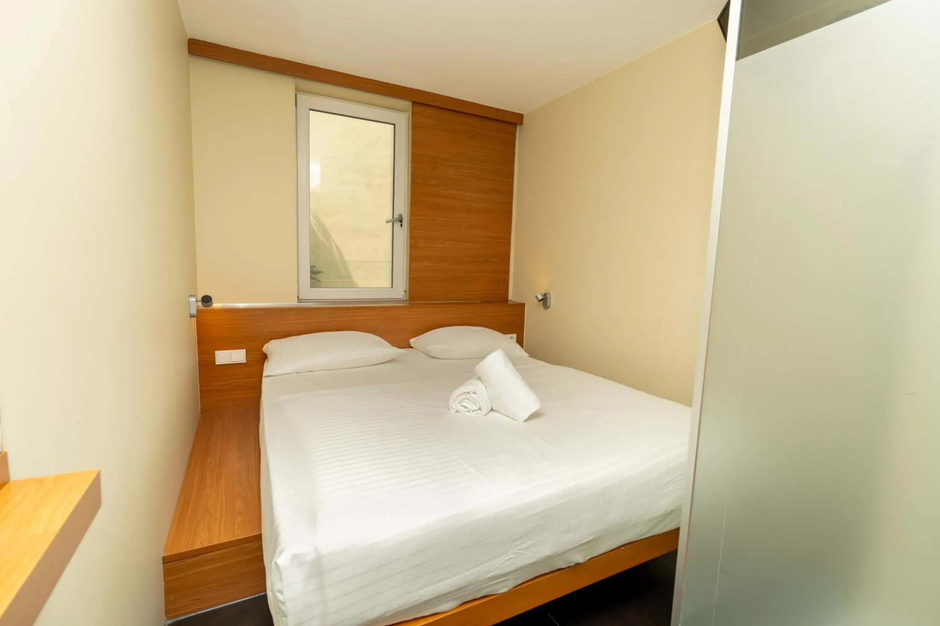 Small Double Room - single occupancy in Hotel Düsseldorfer Hof Small Double Room - single occupancy in Hotel Düsseldorfer Hof