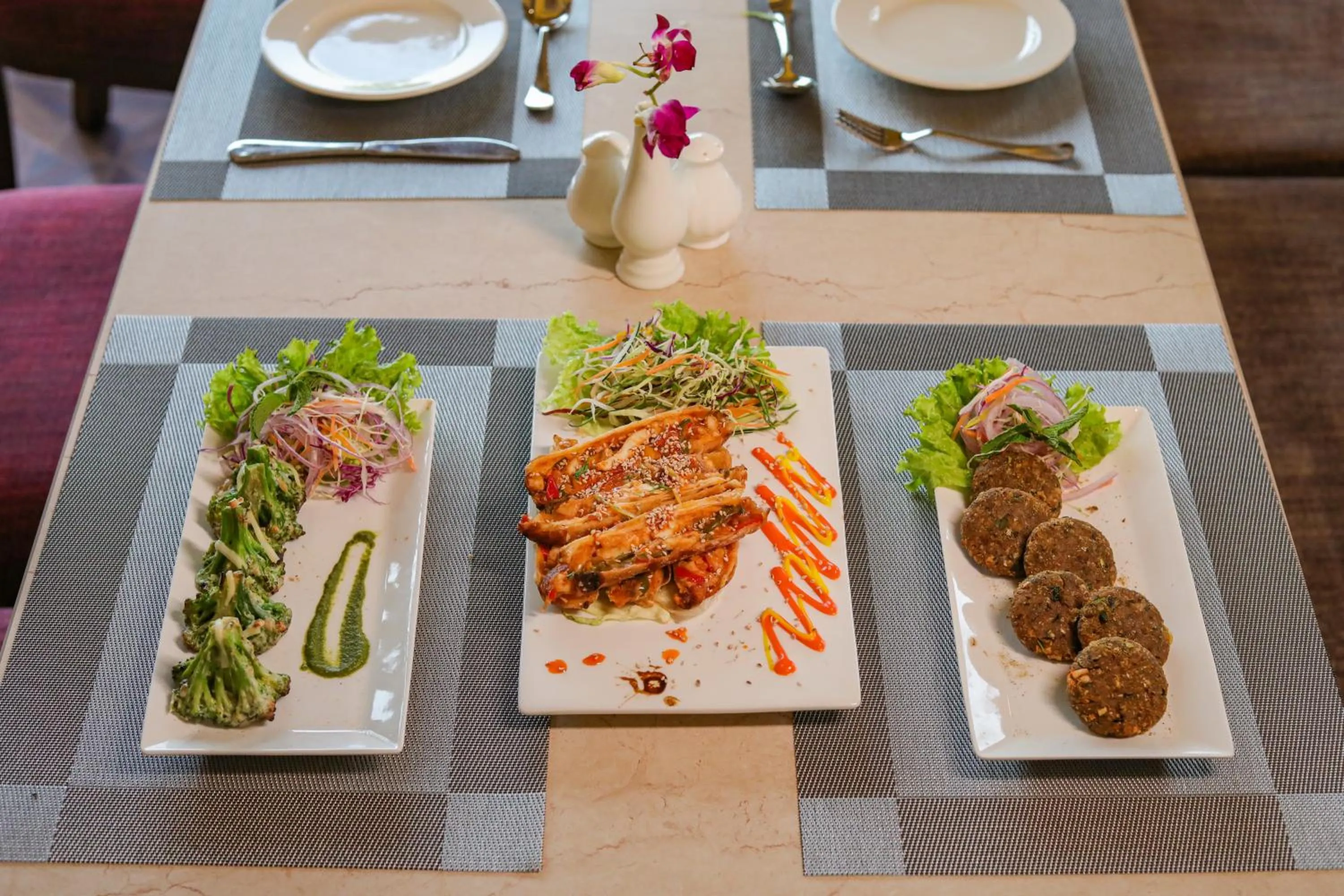 Restaurant/places to eat in Regenta City Vilas Palace Ambala