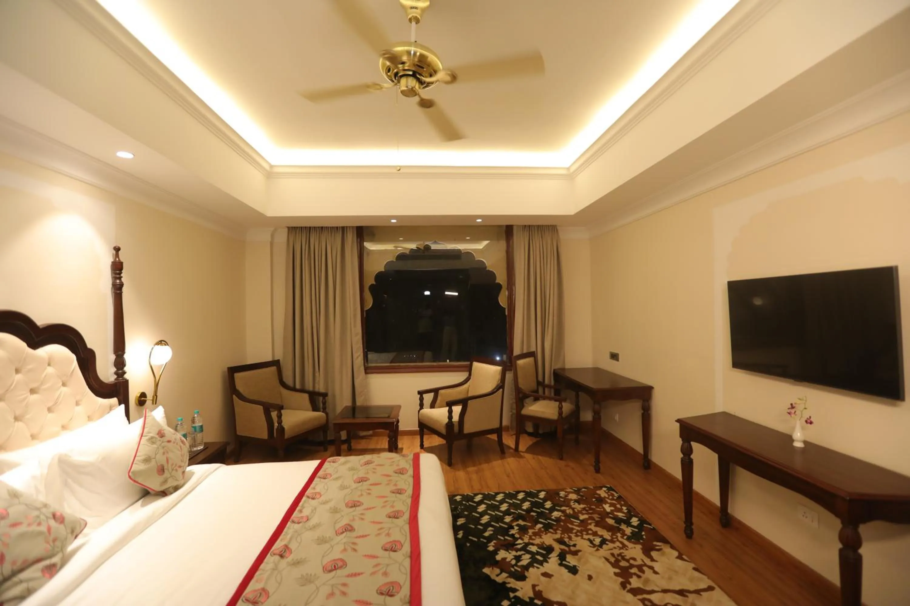 Photo of the whole room, Bed in Regenta City Vilas Palace Ambala
