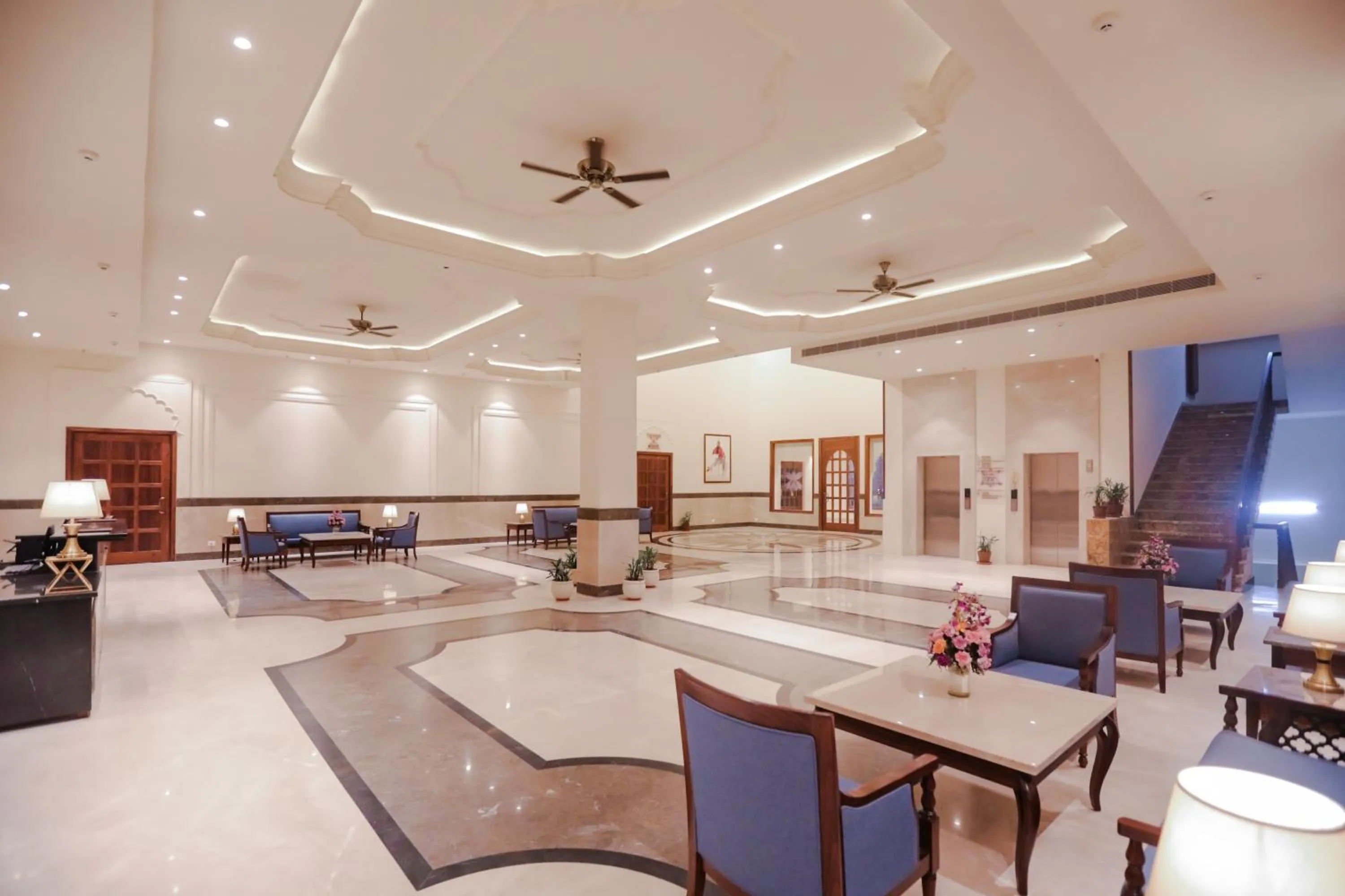 Lobby or reception in Regenta City Vilas Palace Ambala