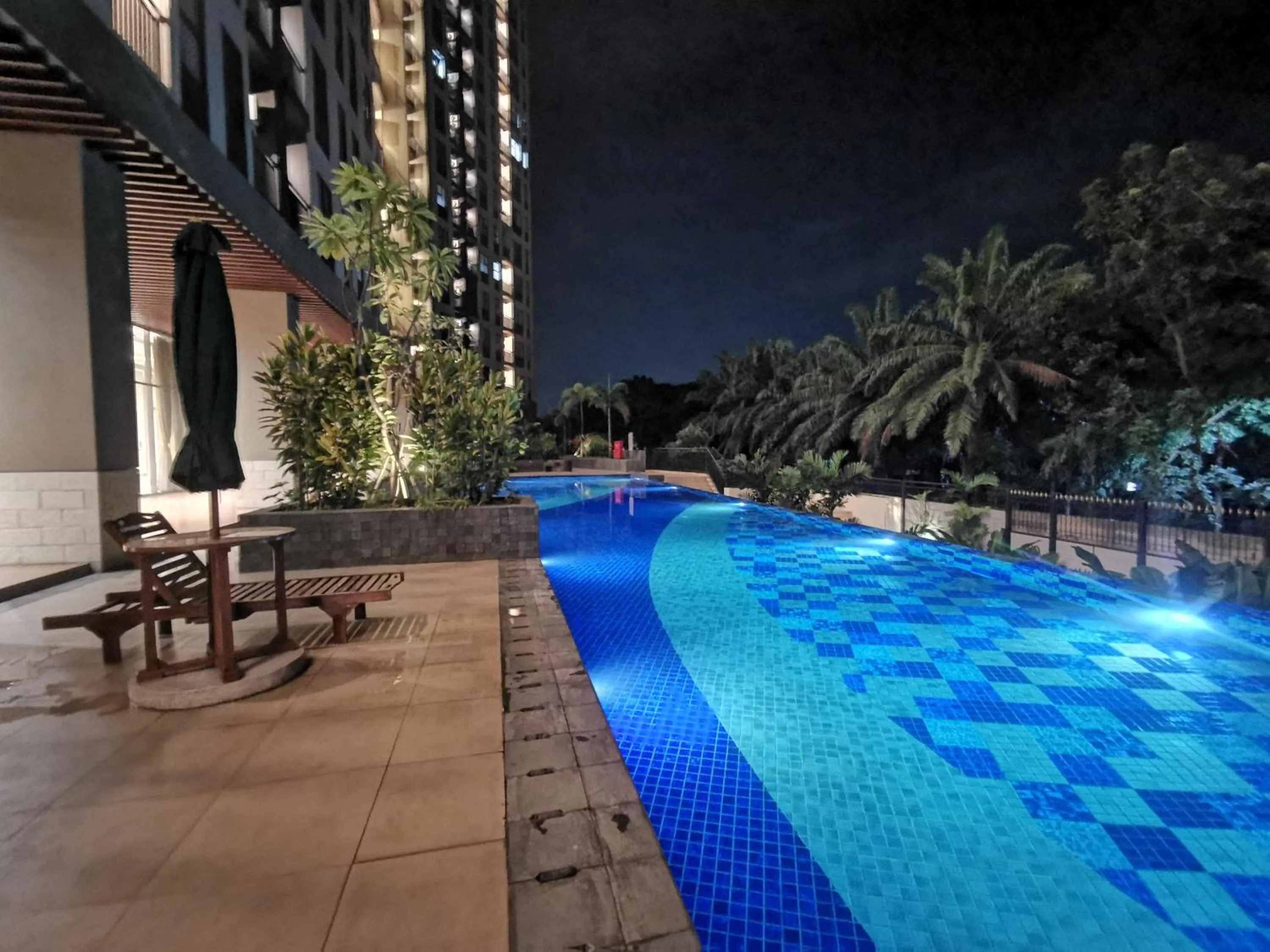 Swimming pool in Transpark Cibubur By Arsakha Property Management
