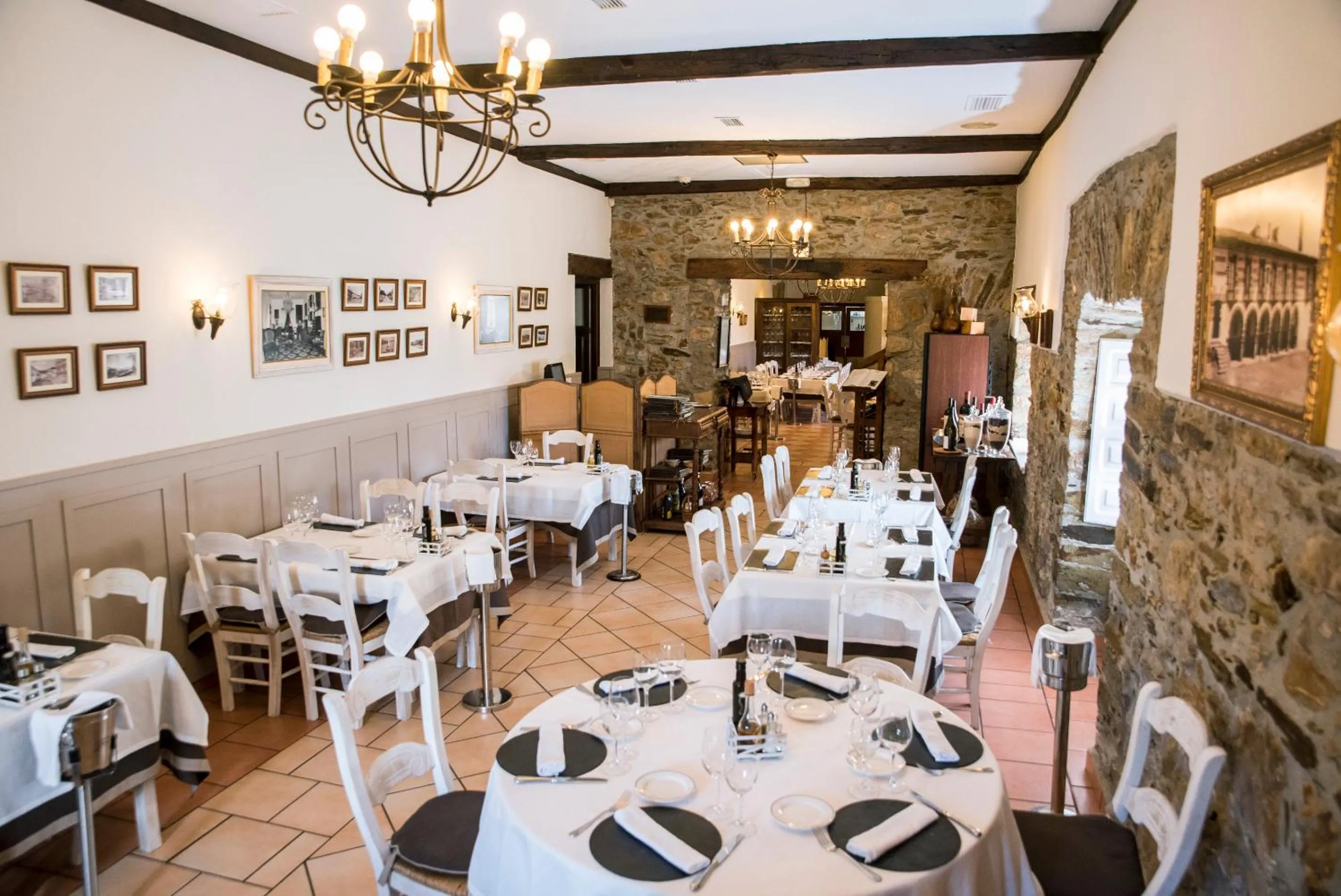 Restaurant/places to eat in Hotel Monumento Pazo do Castro
