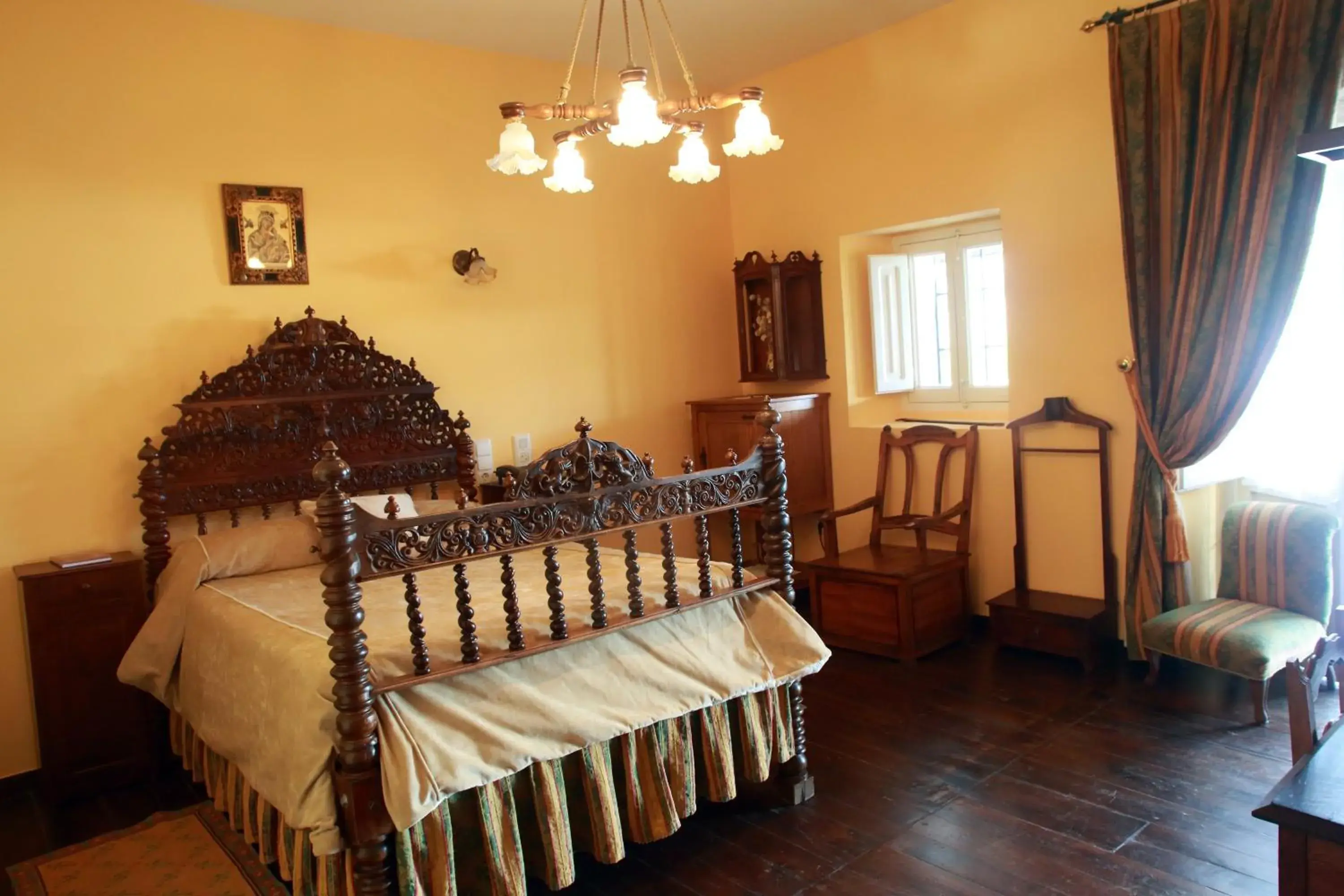 Superior Double Room in Hotel Monumento Pazo do Castro Superior Double Room in Hotel Monumento Pazo do Castro