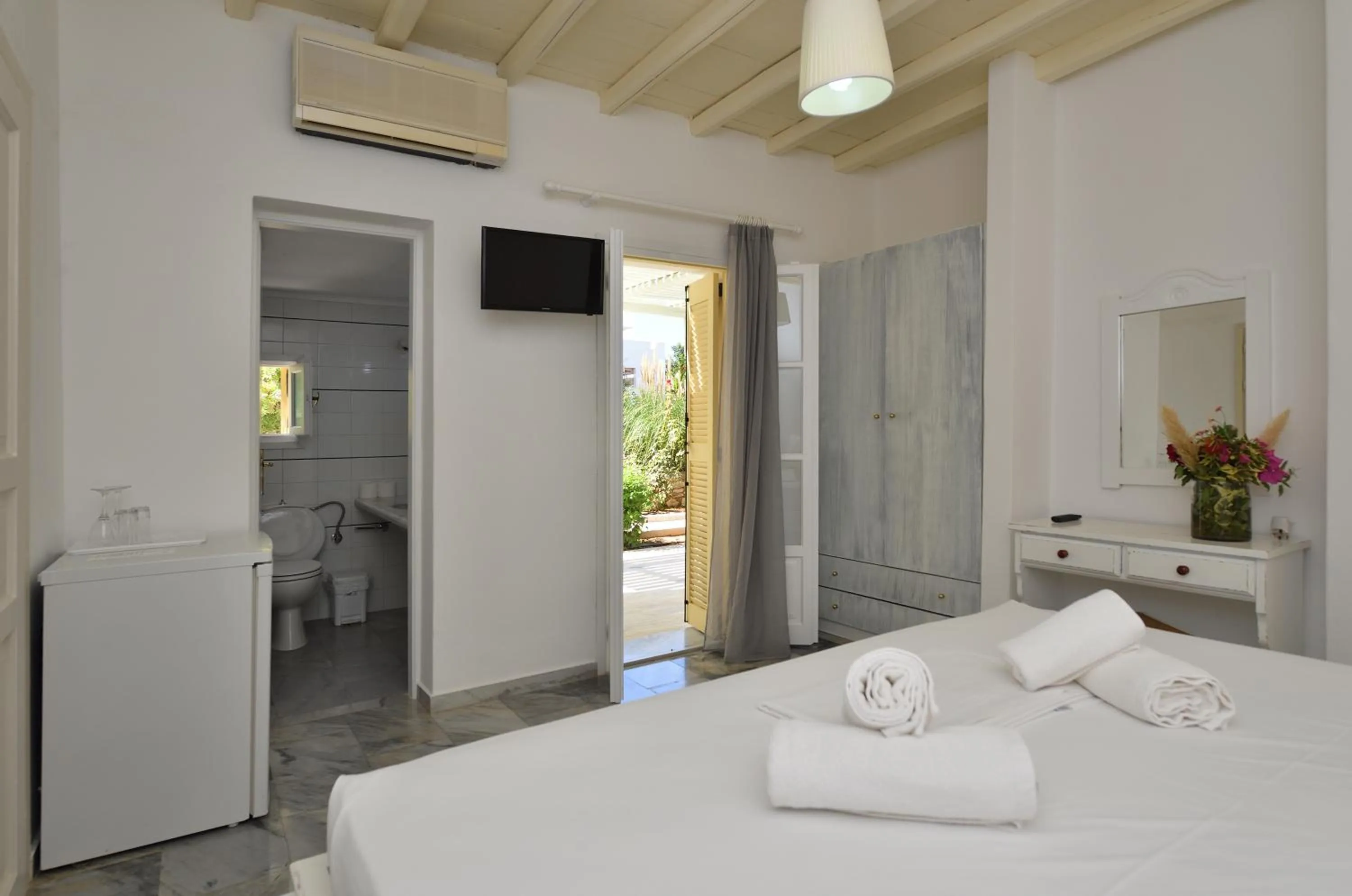Bedroom, Bed in Surfing Beach Village Paros