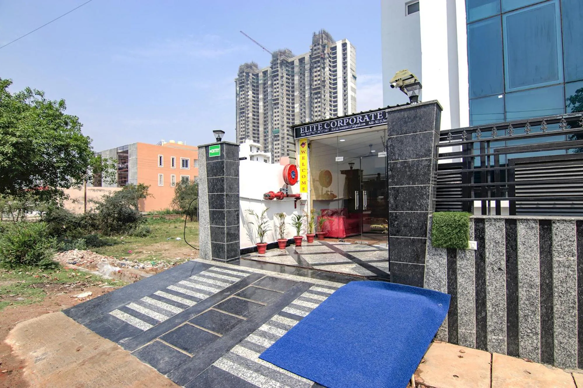 Facade/entrance in FabHotel Satyam International