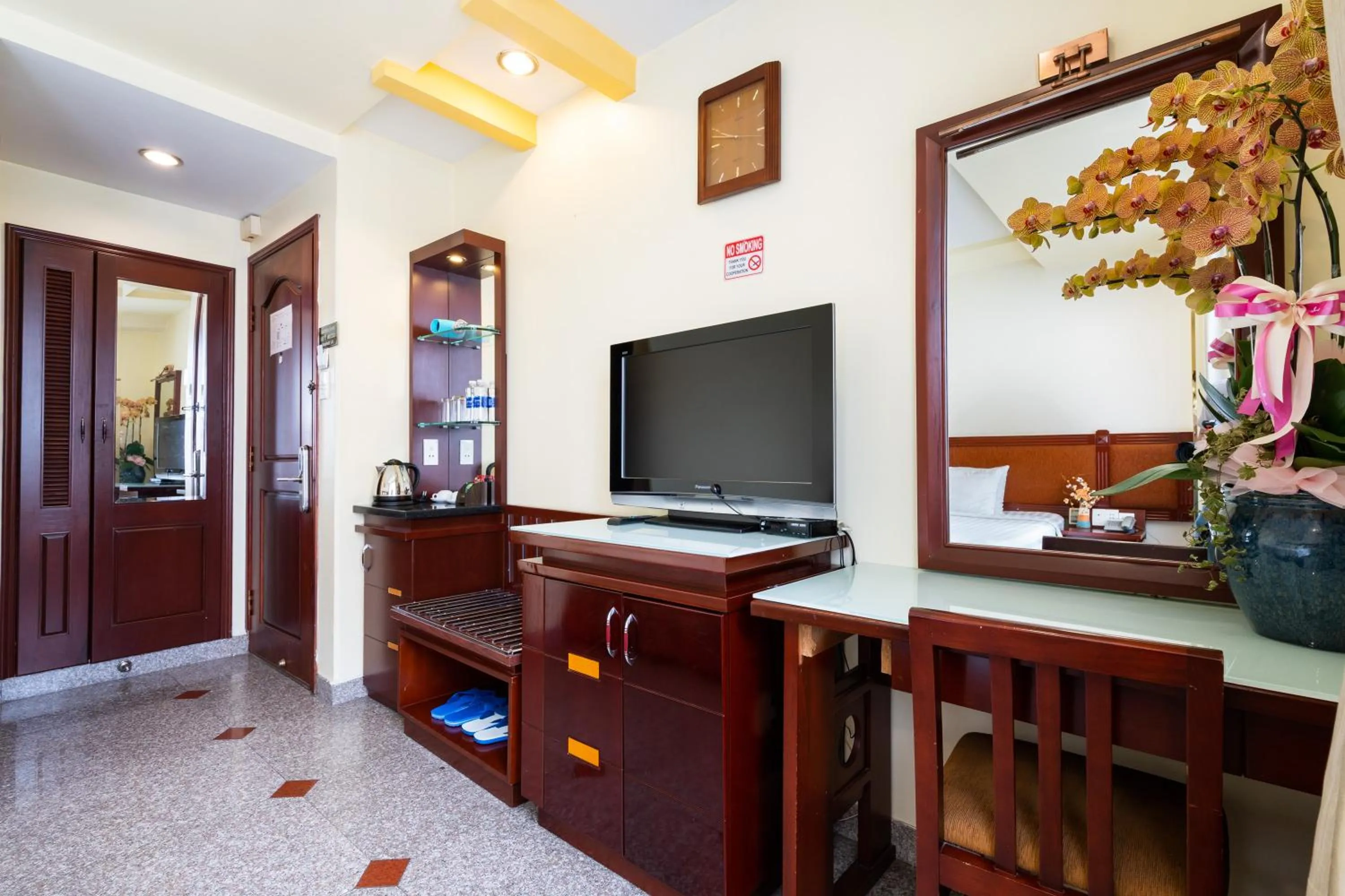 Communal lounge/ TV room in LUCASTA SAIGON Hotel