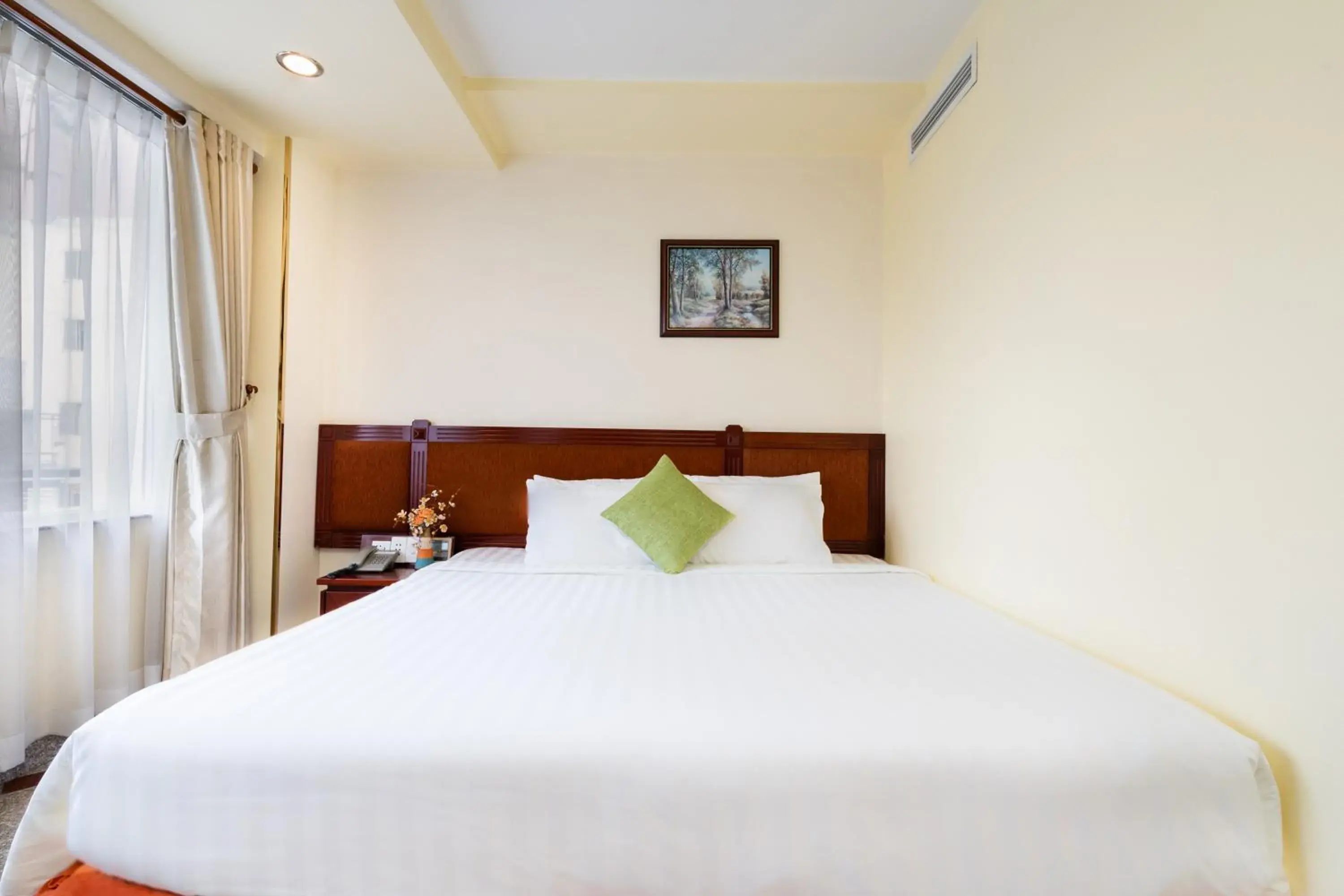 Bed in LUCASTA SAIGON Hotel Bed in LUCASTA SAIGON Hotel