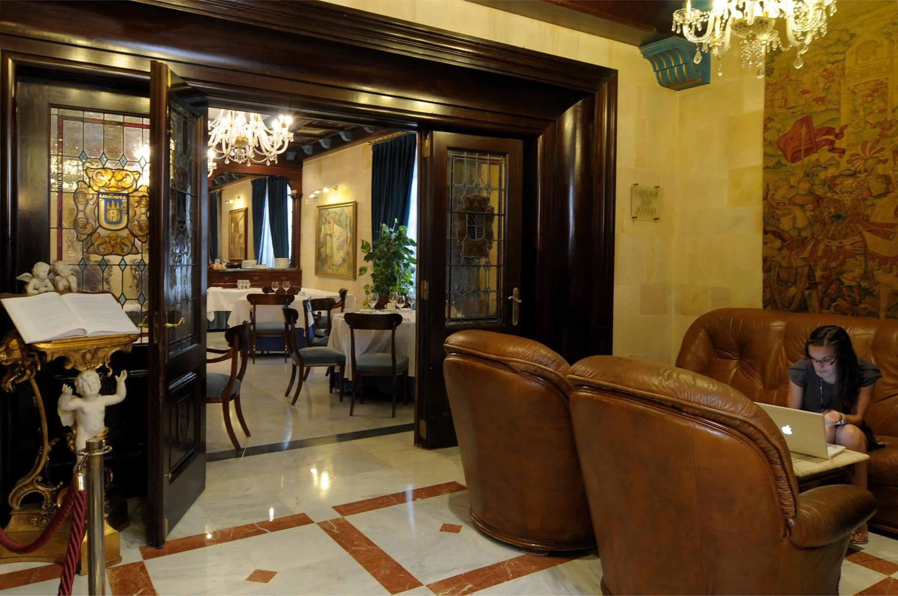 Communal lounge/ TV room in Hotel II Virrey