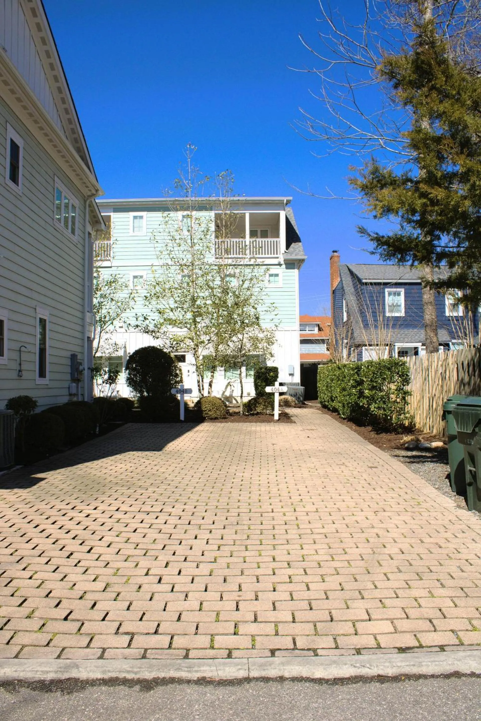 404A The Hilltop House