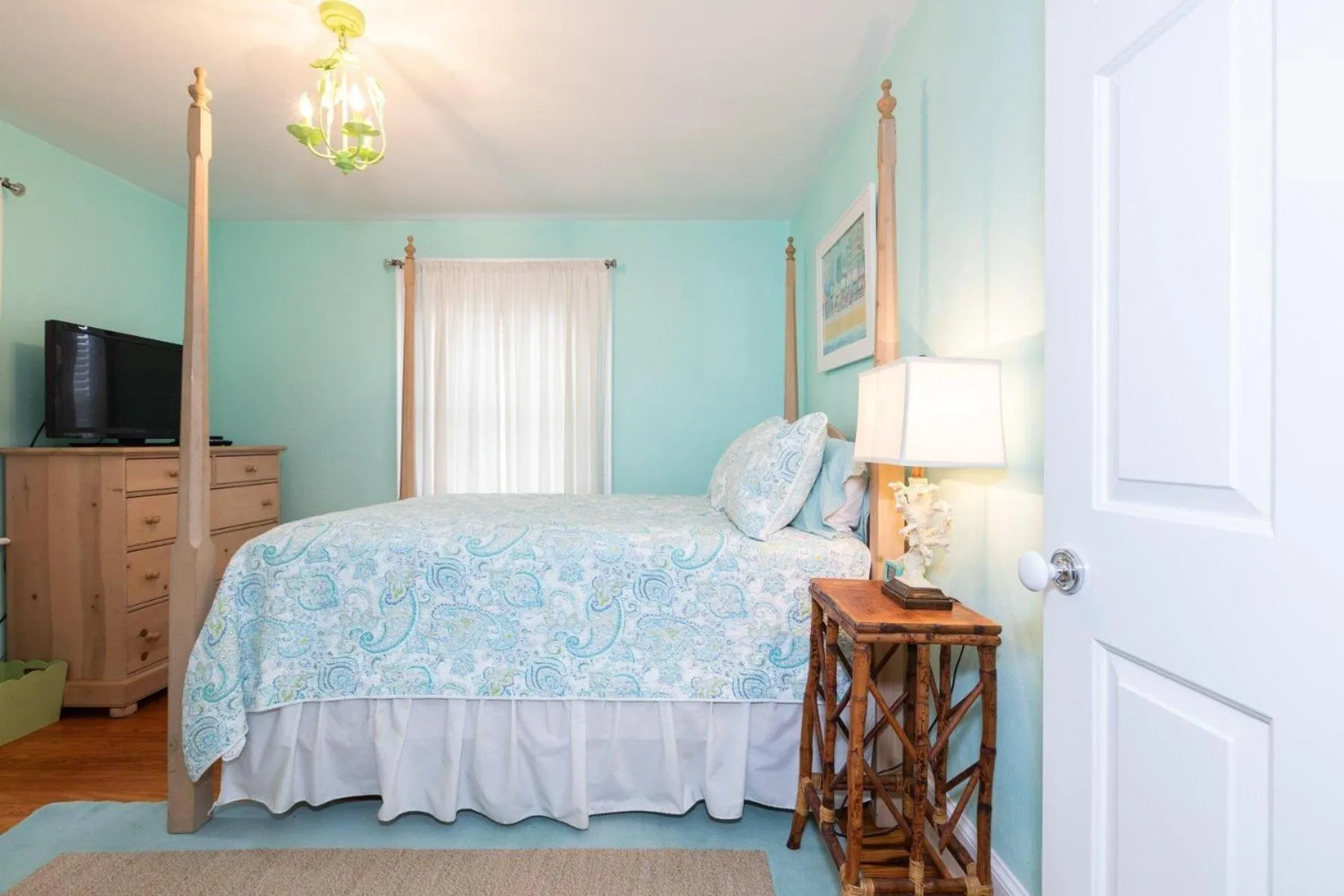 Bed in The Seashore Getaway House