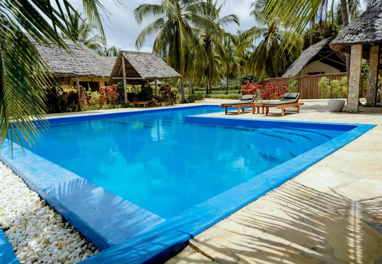 Swimming pool in Kileleni