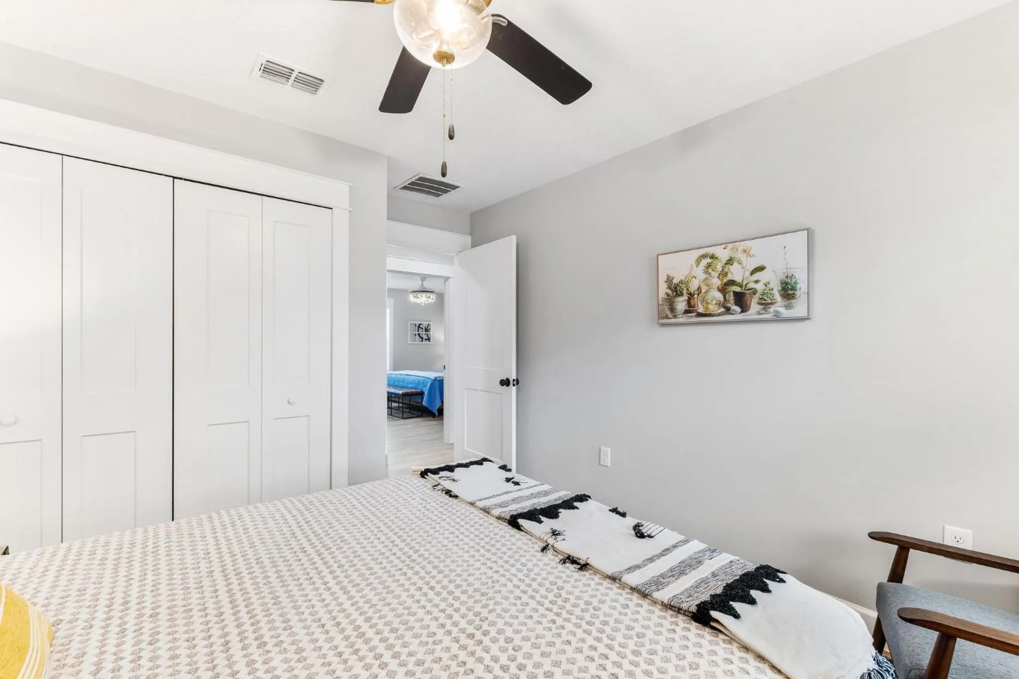 Bed in Brand New Bungalow with King Bed Suites in St Aug