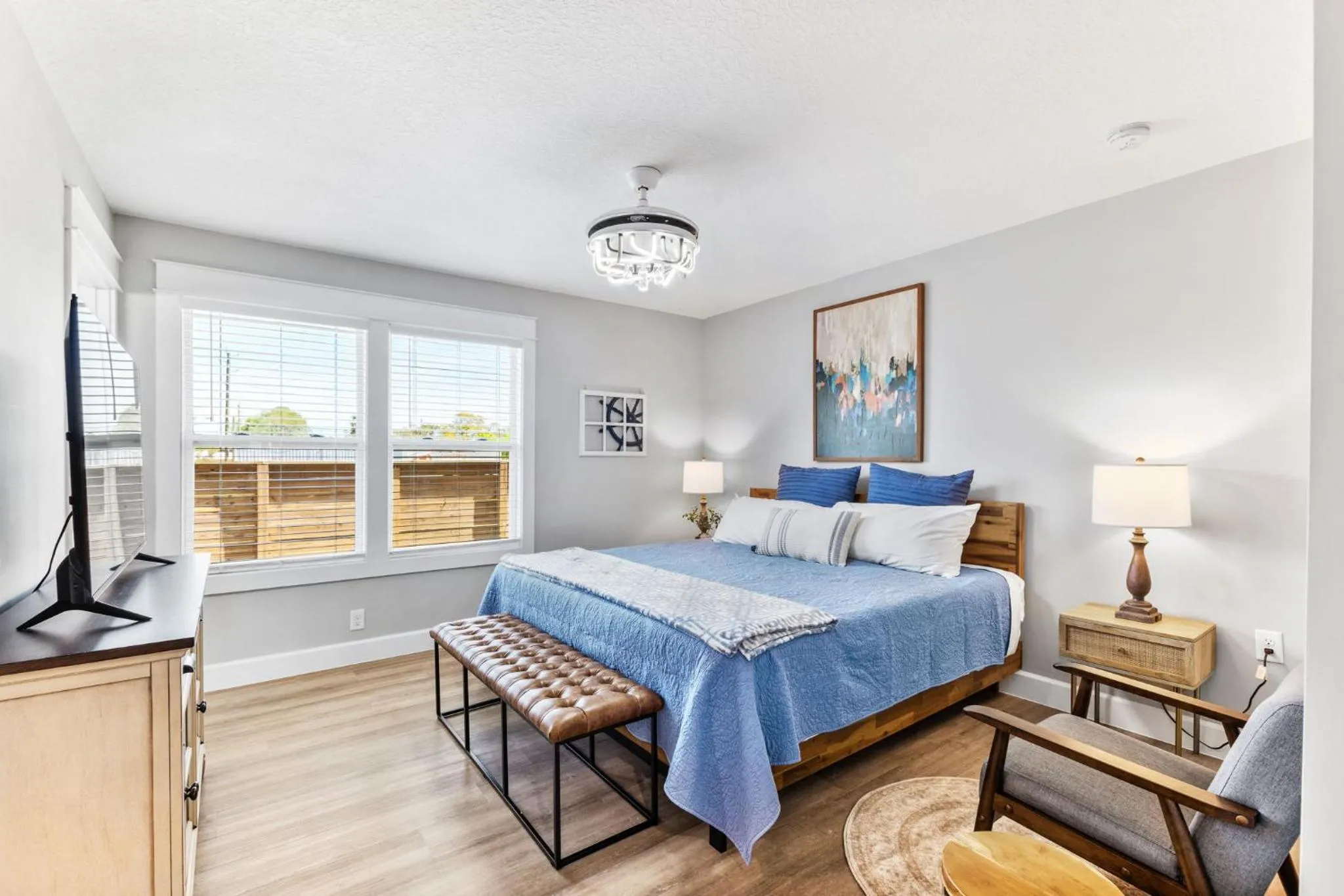 Bed in Brand New Bungalow with King Bed Suites in St Aug