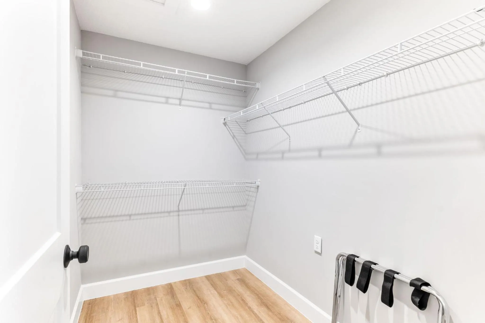 Brand New Bungalow with King Bed Suites in St Aug