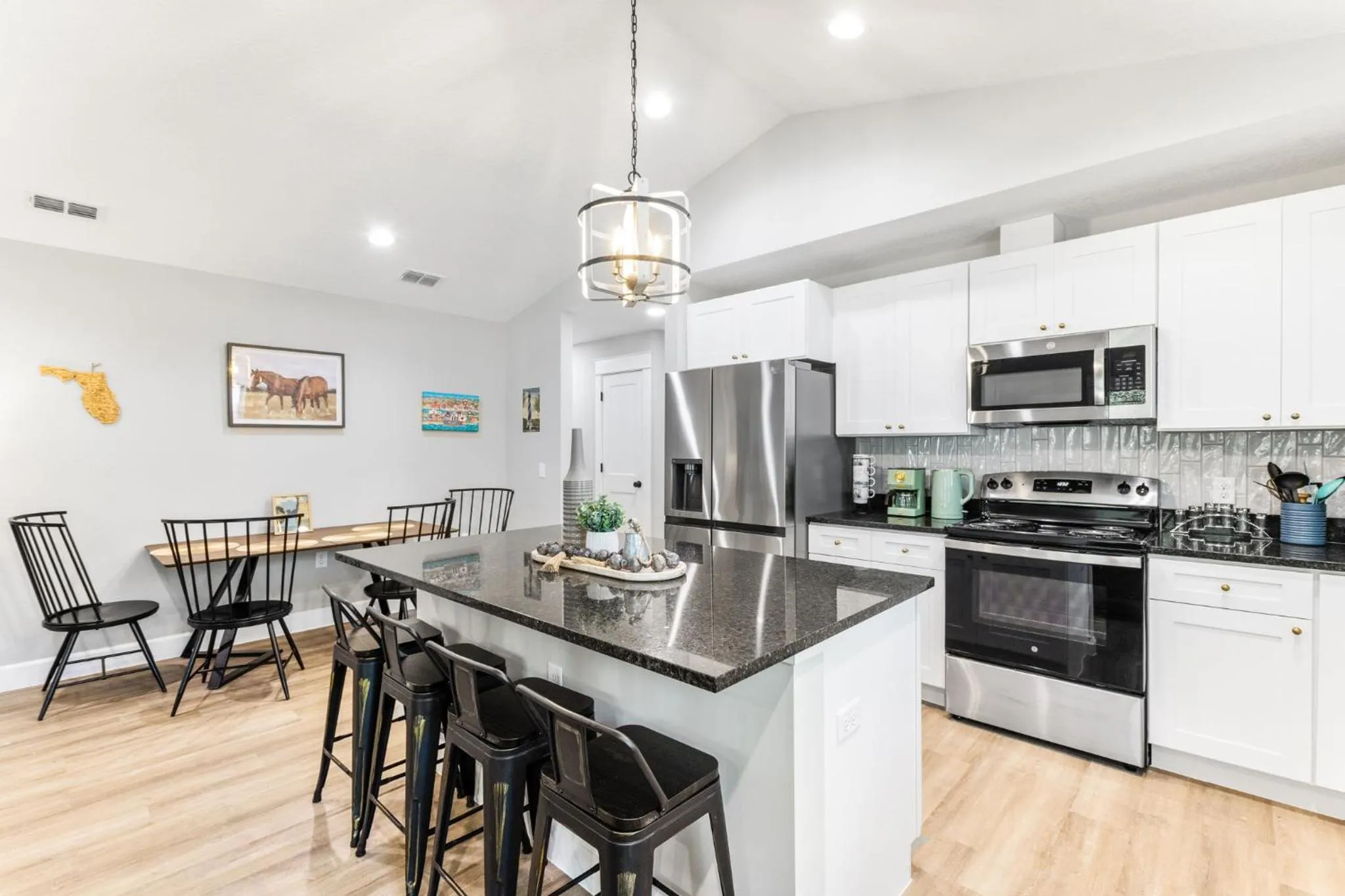 Brand New Bungalow with King Bed Suites in St Aug