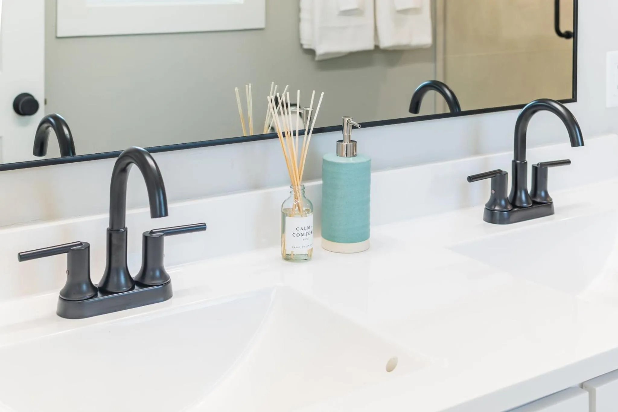 Brand New Bungalow with King Bed Suites in St Aug