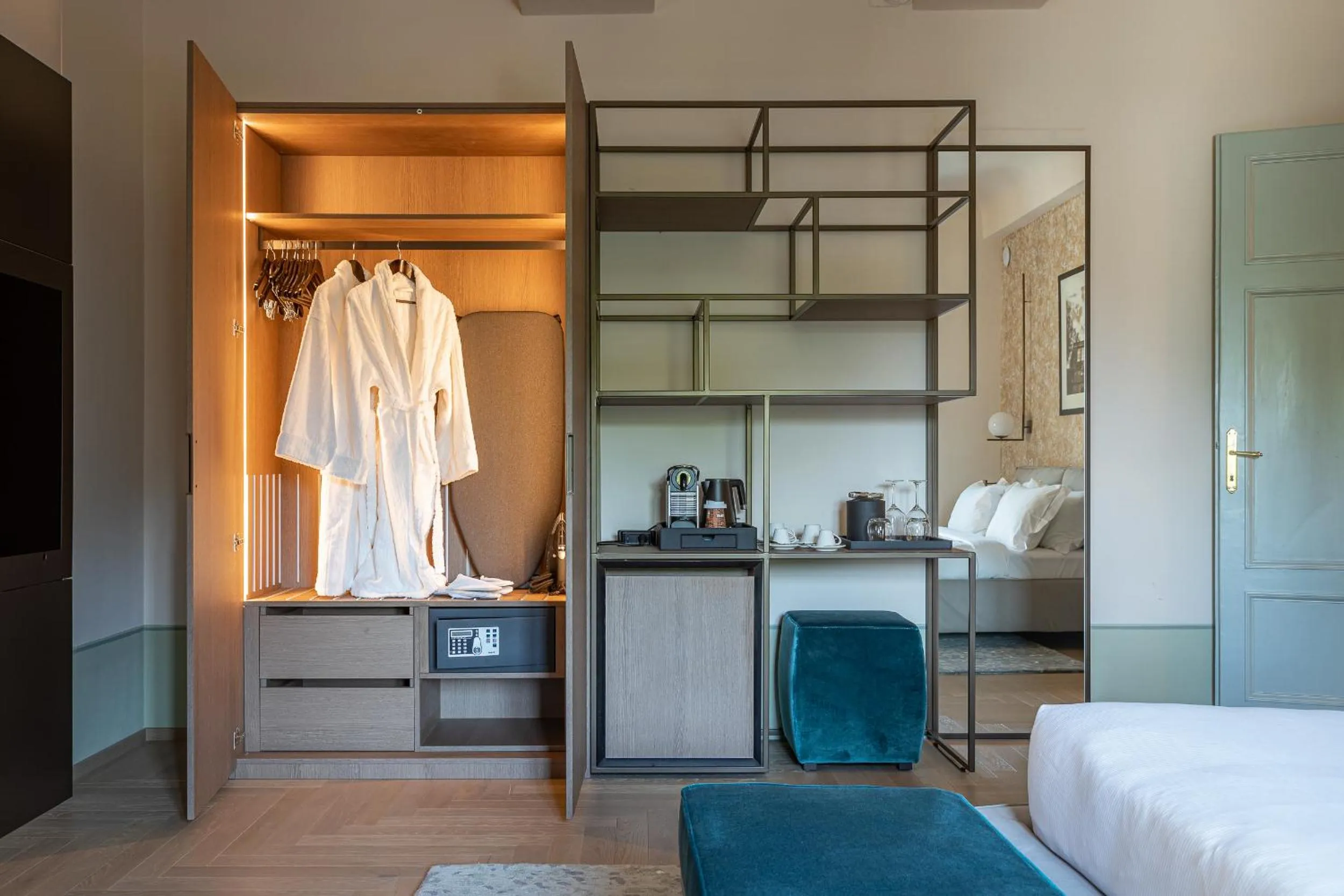 Photo of the whole room, Bed in Grand Universe La Residenza