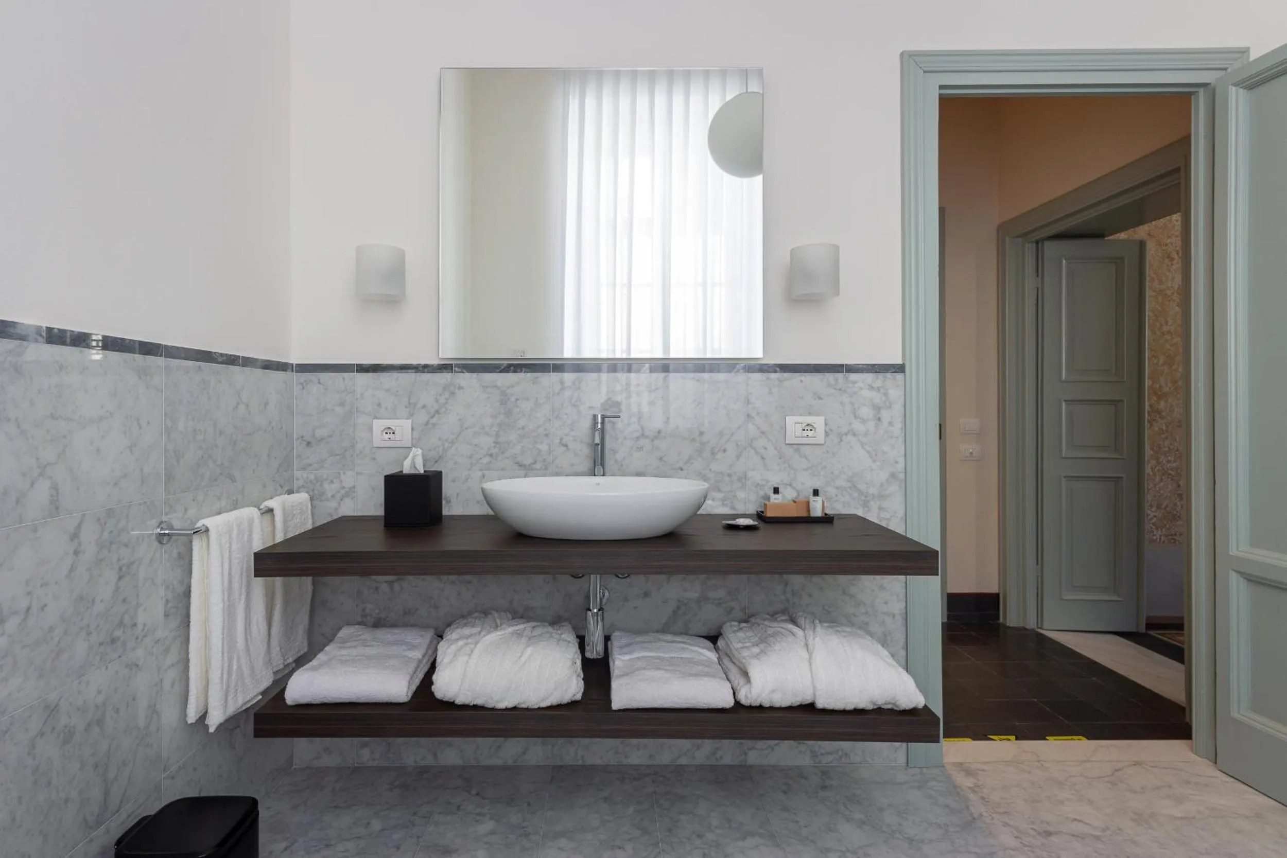 Bathroom, Bed in Grand Universe La Residenza
