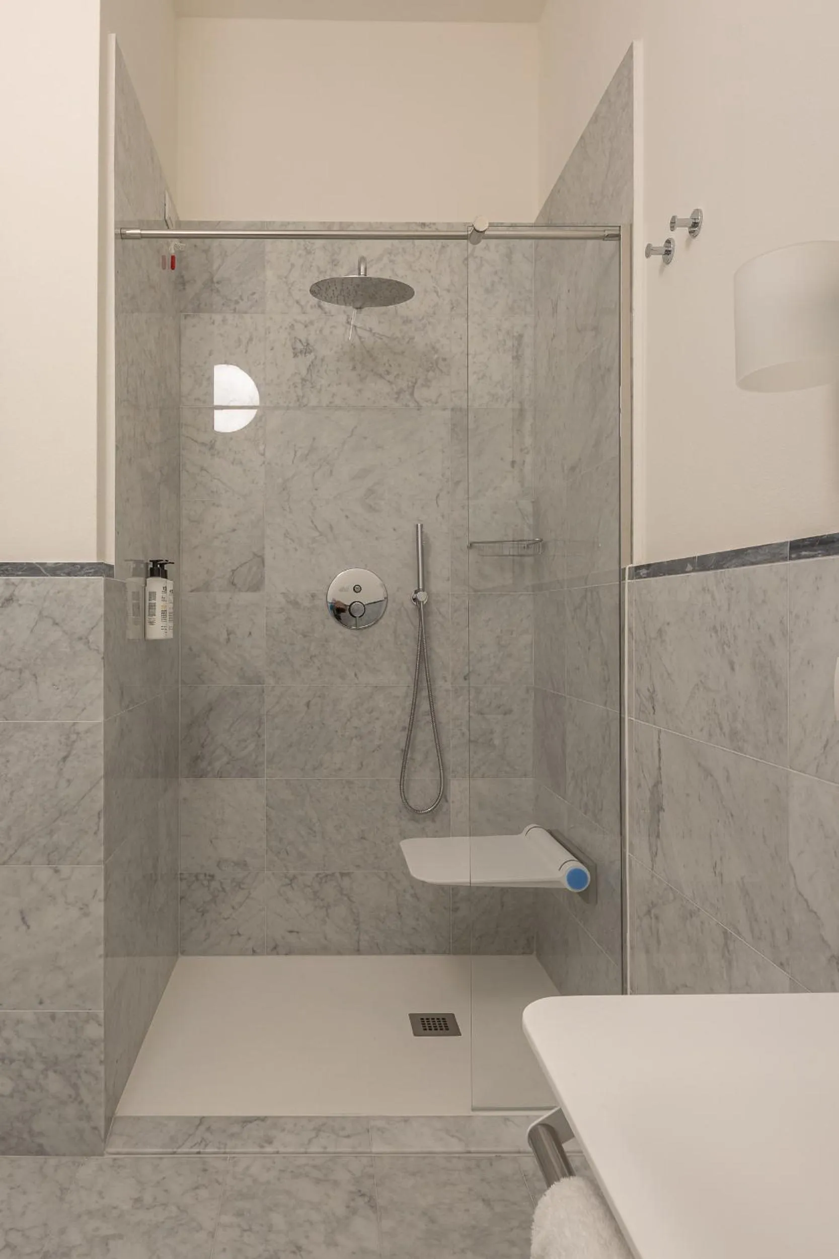 Shower in Grand Universe La Residenza