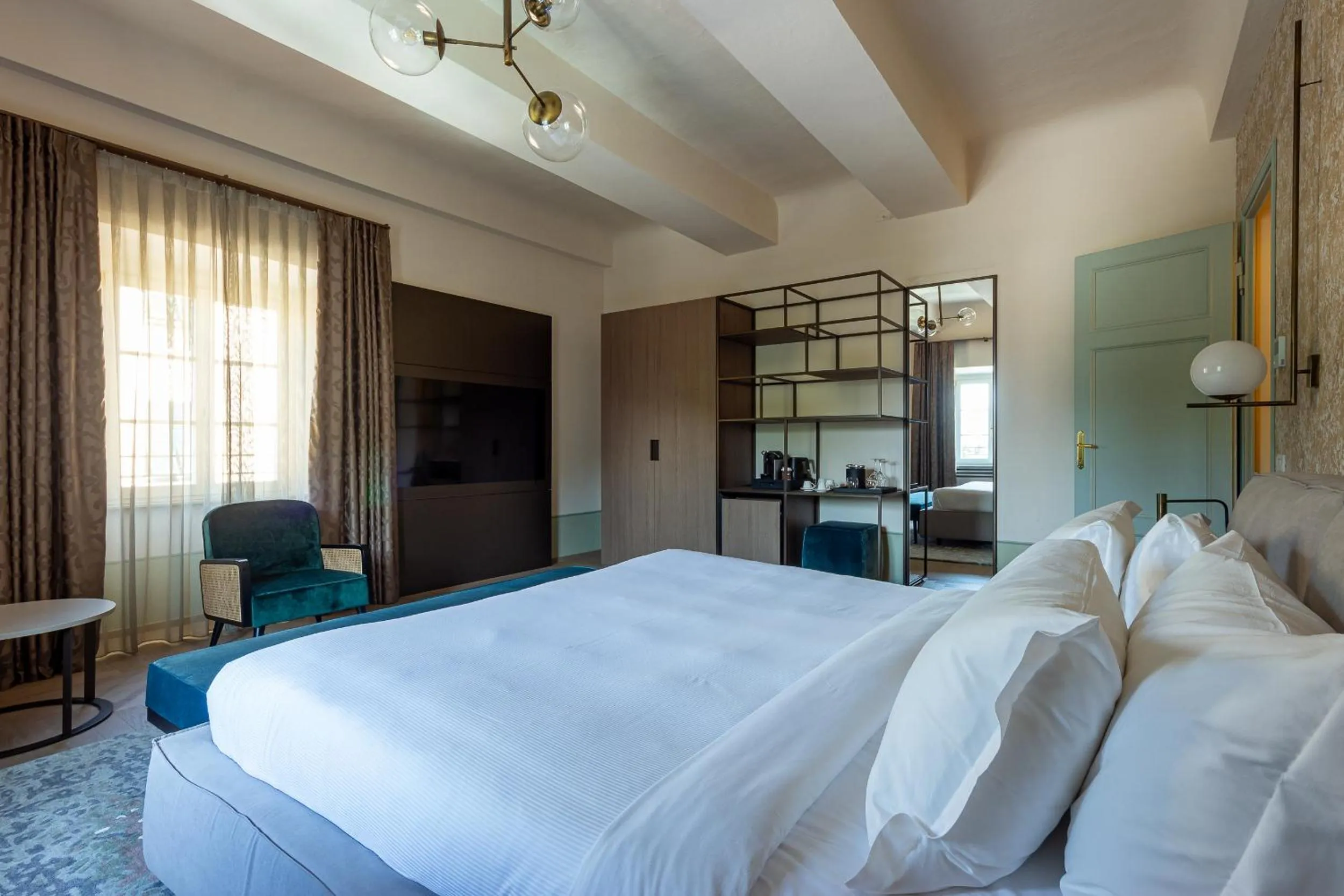 Photo of the whole room, Bed in Grand Universe La Residenza