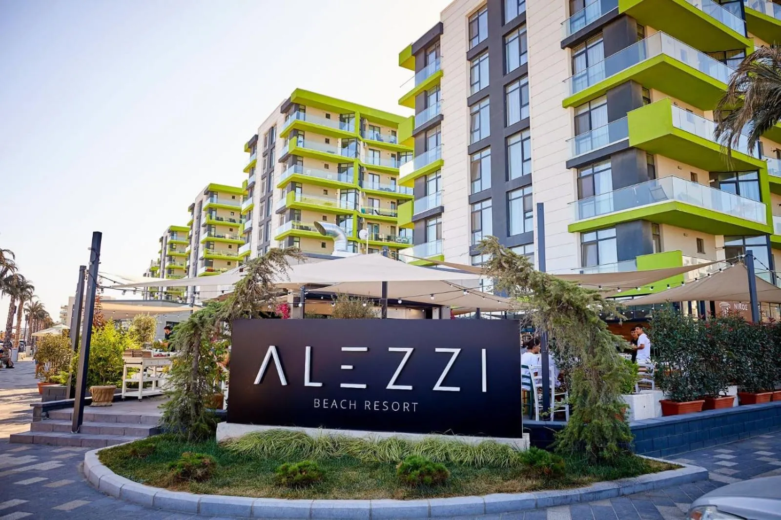 Property building in Apartamente Miramare by Alz
