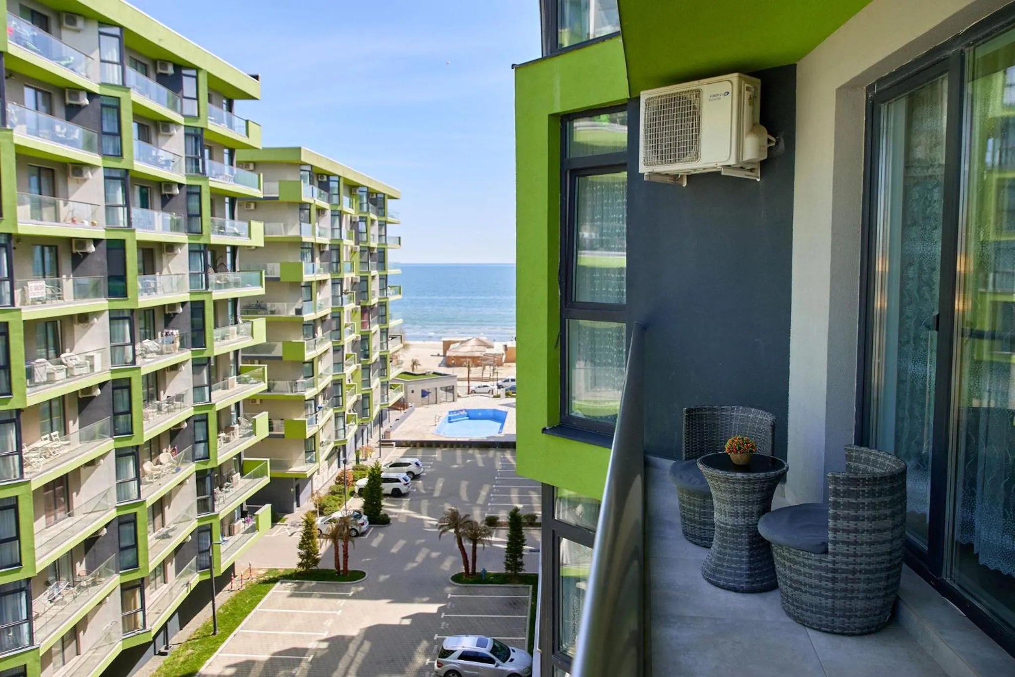 Property building in Apartamente Miramare by Alz