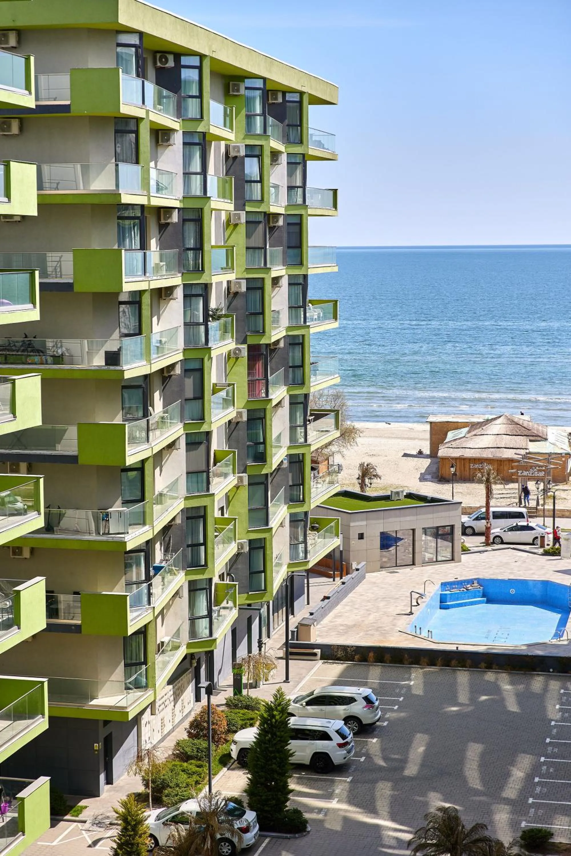 Property building in Apartamente Miramare by Alz