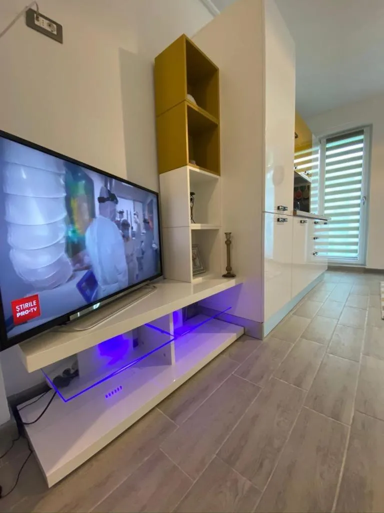 TV and multimedia in Apartamente Miramare by Alz