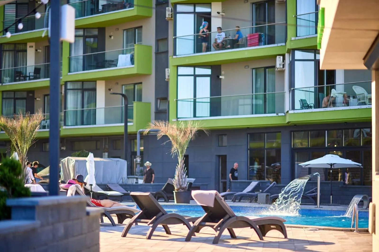 Property building in Apartamente Miramare by Alz