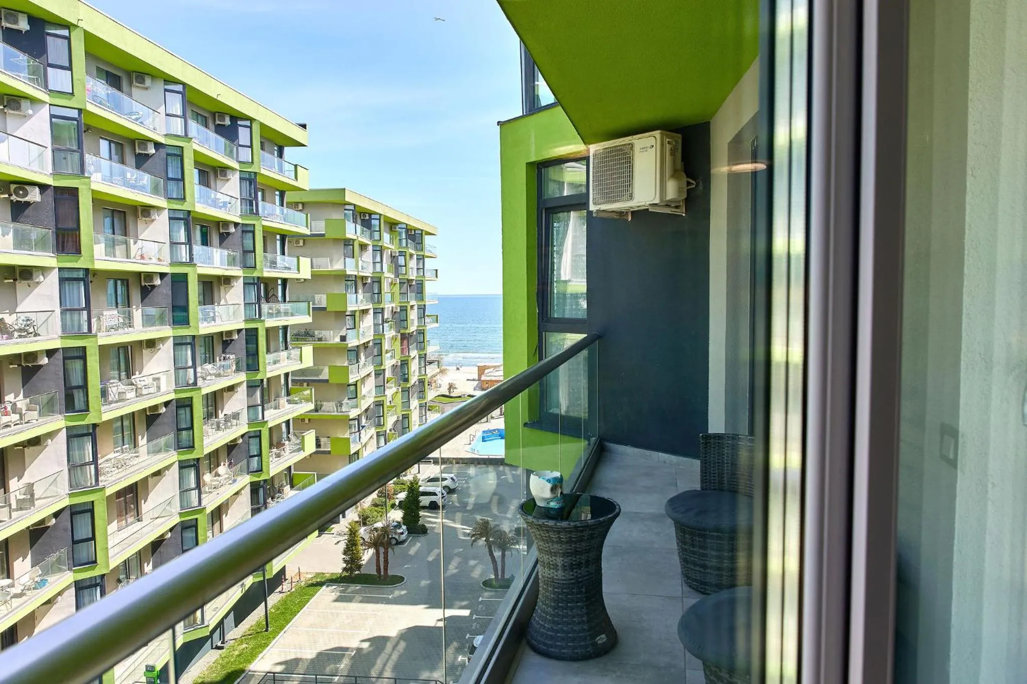 Property building in Apartamente Miramare by Alz