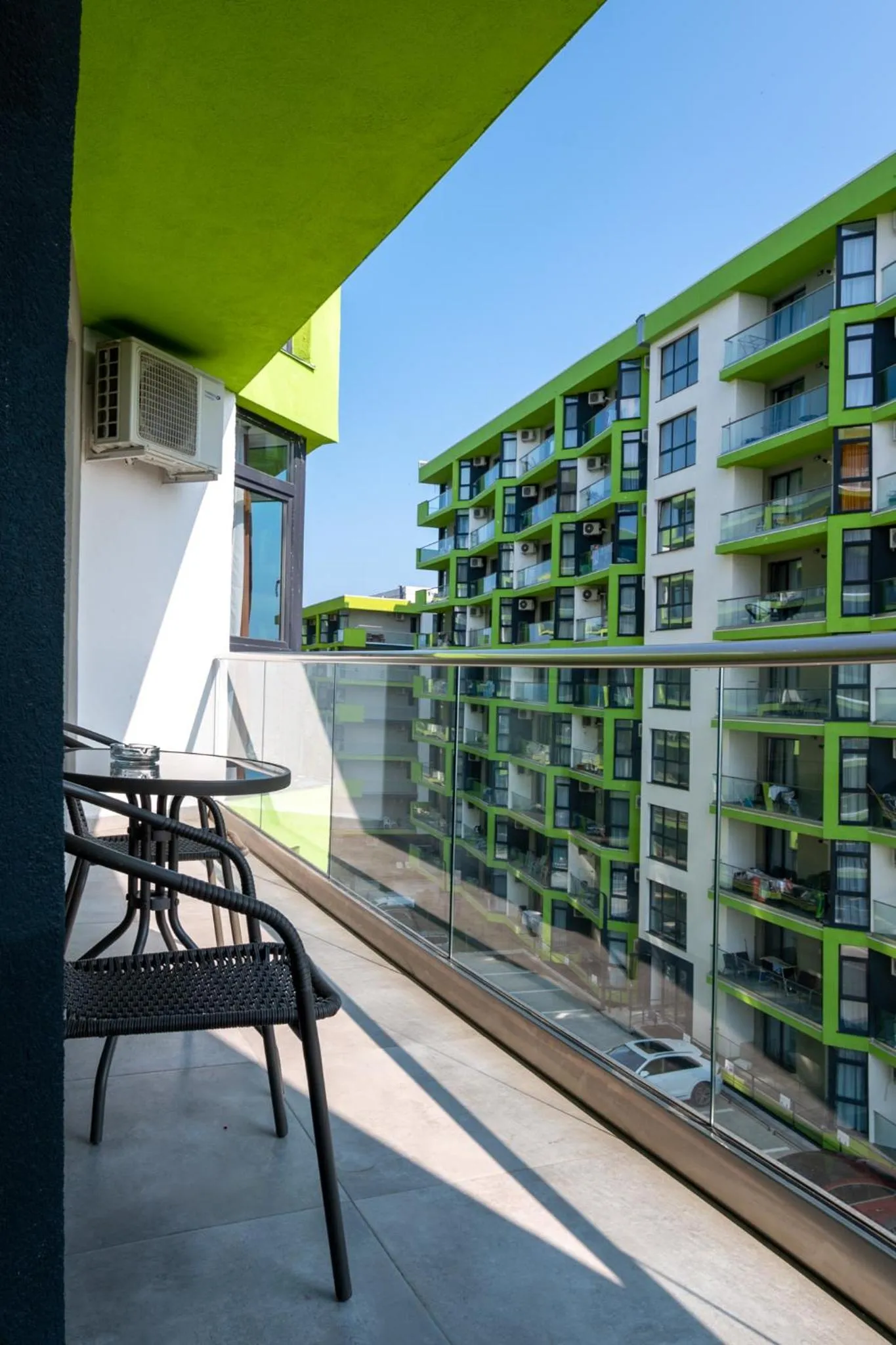 Property building in Apartamente Miramare by Alz