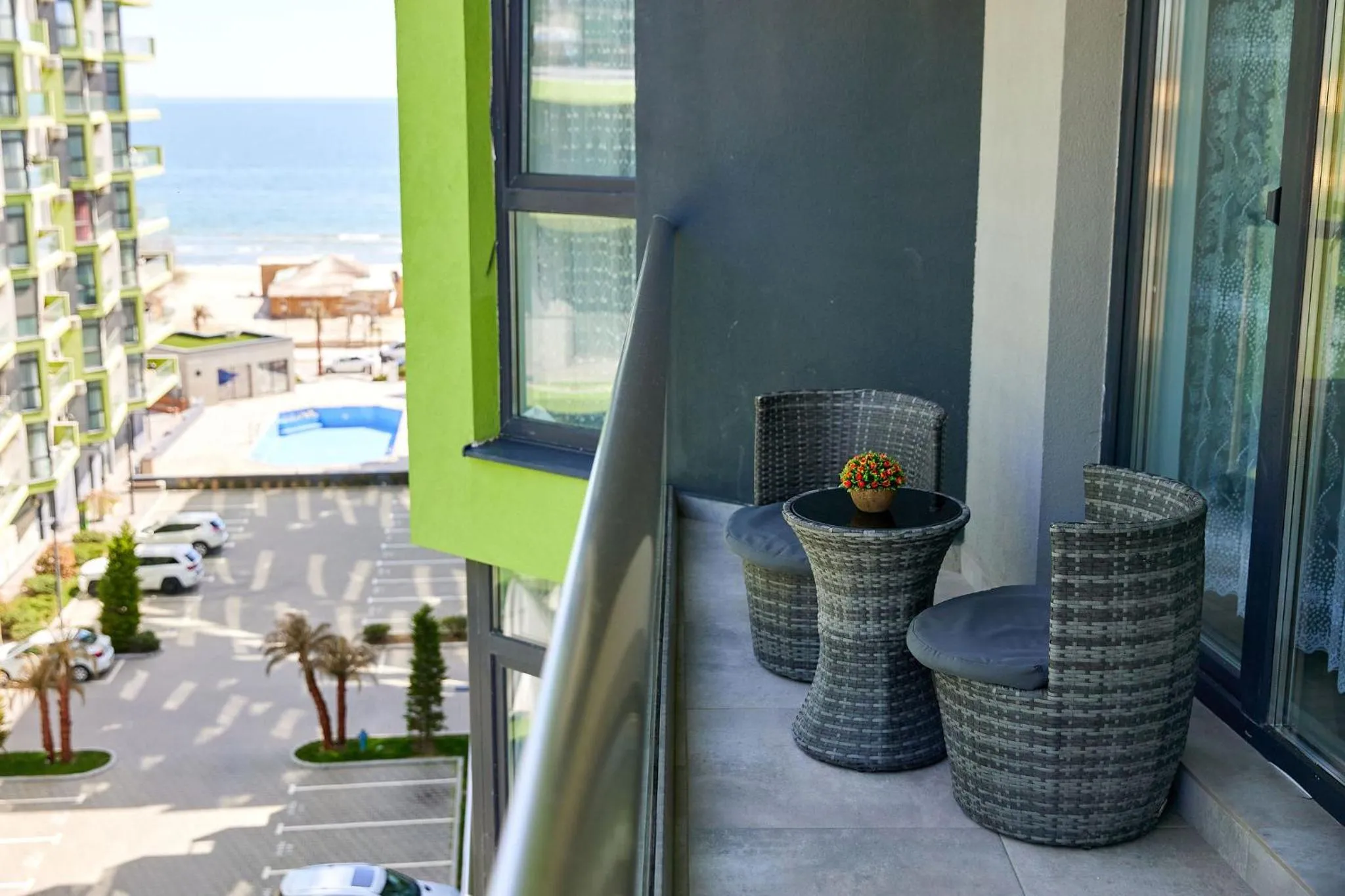 Property building in Apartamente Miramare by Alz