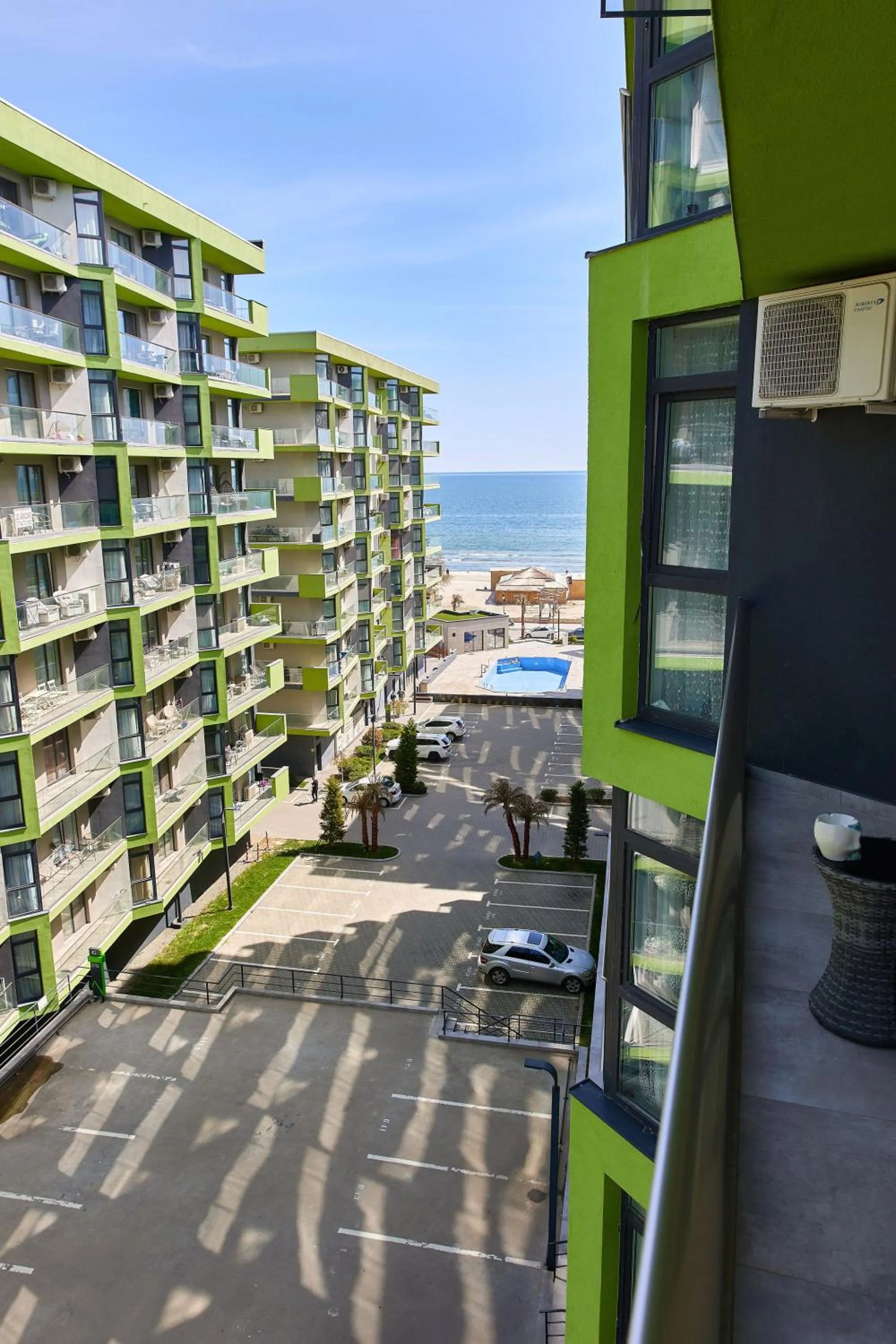 Property building in Apartamente Miramare by Alz