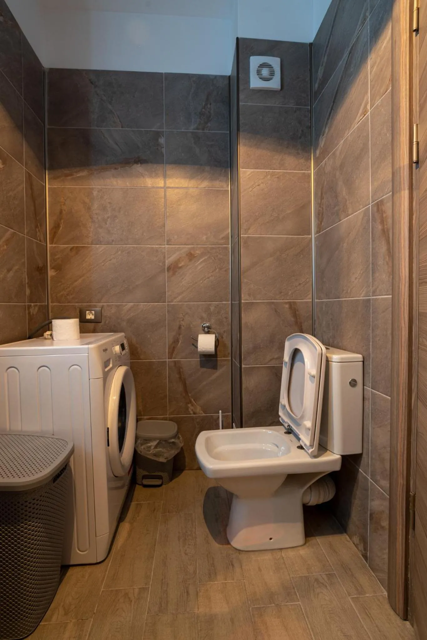 Toilet in Apartamente Miramare by Alz