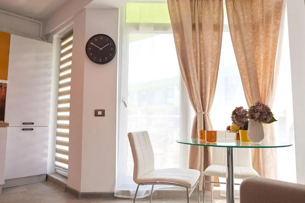 Seating area in Apartamente Miramare by Alz