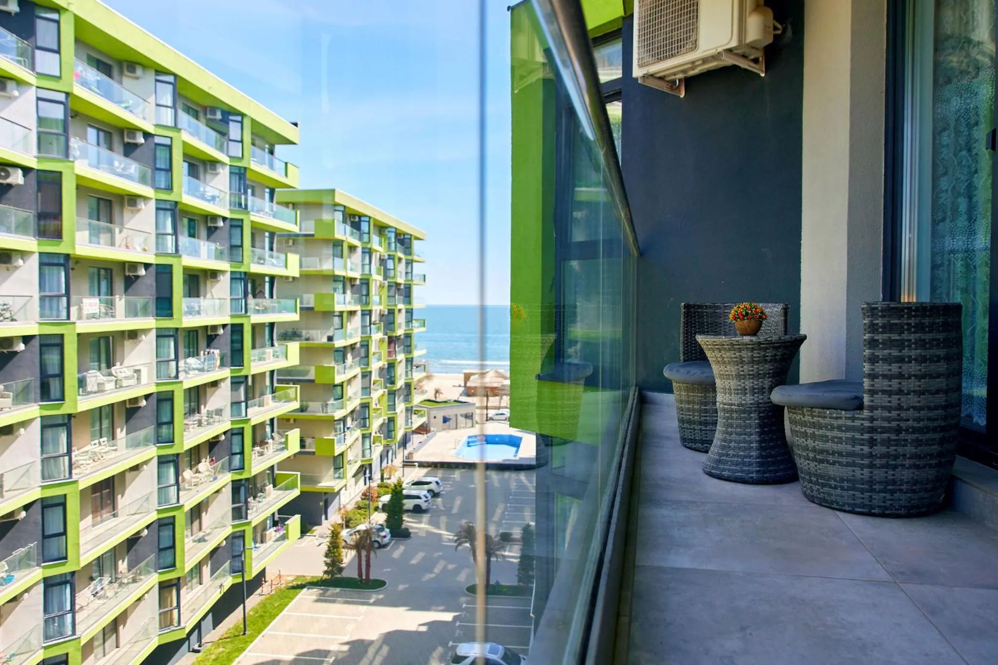 Property building in Apartamente Miramare by Alz