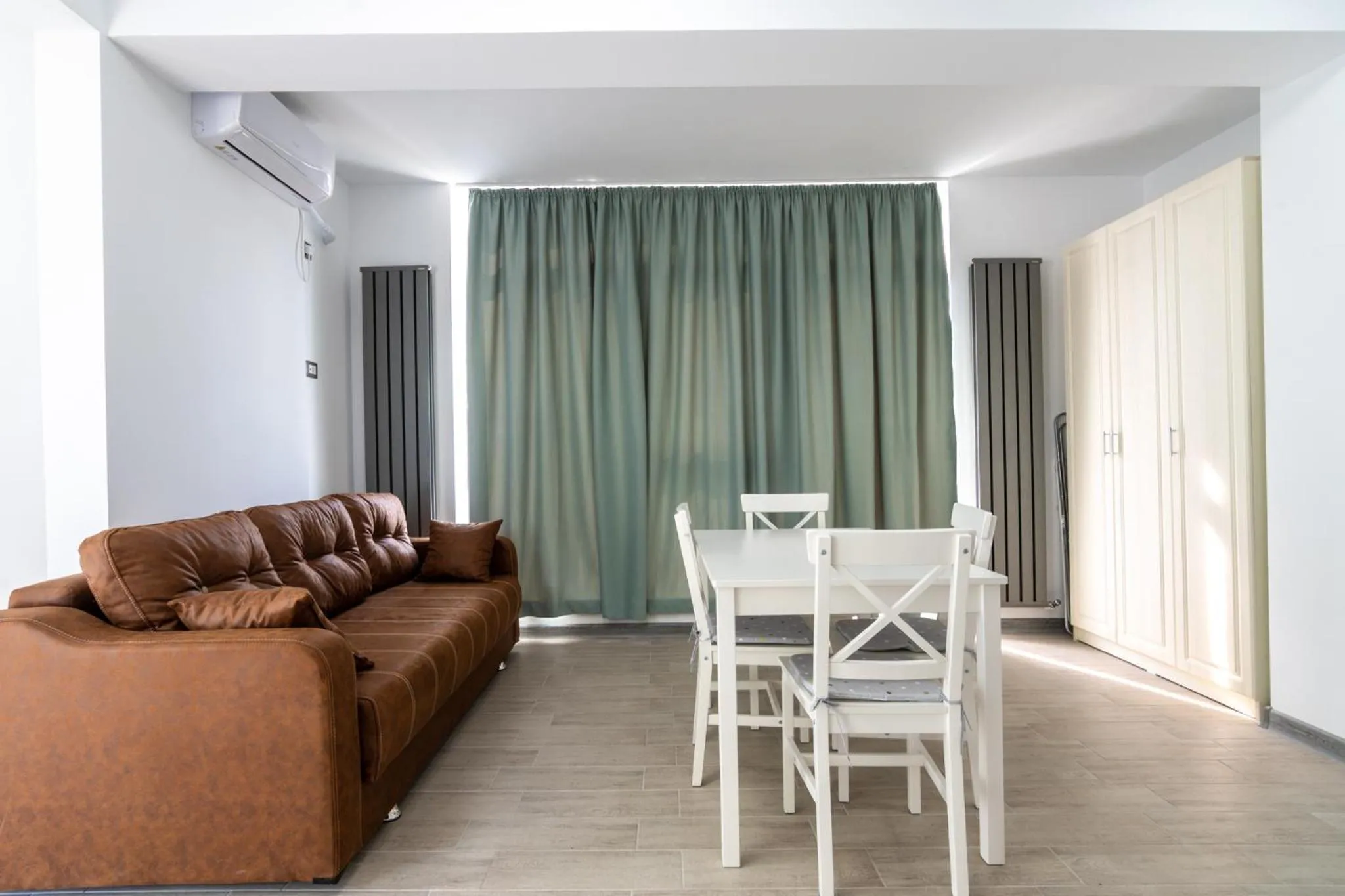 Living room in Apartamente Miramare by Alz