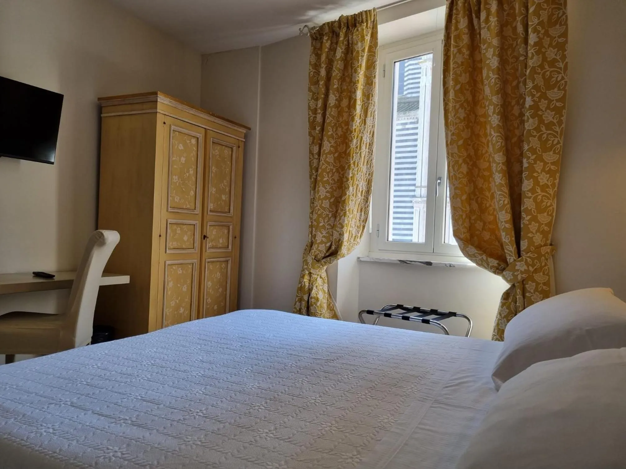 Bedroom, Bed in Hotel Virgilio