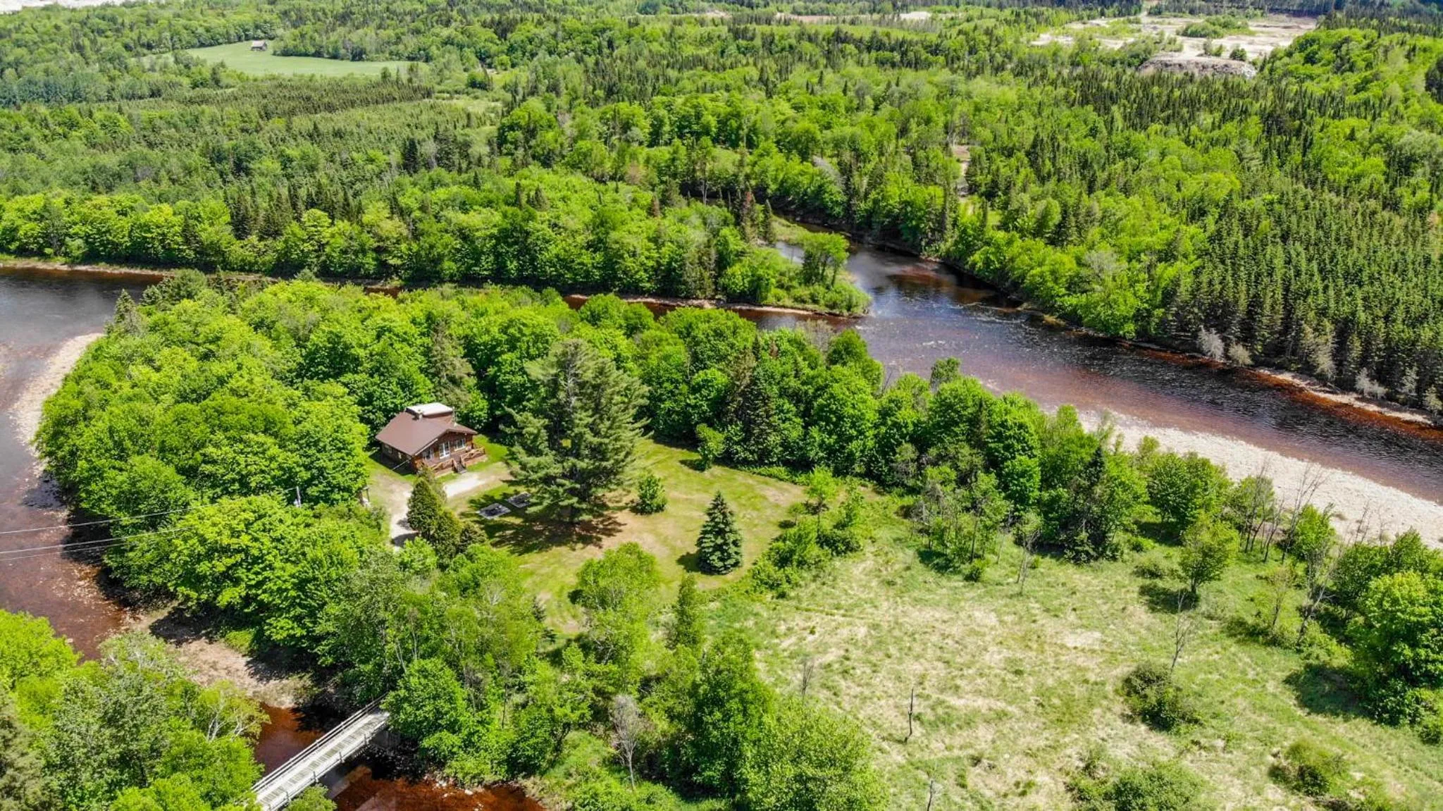 Property building in Riverside Cabin, Fishing, and Relaxation