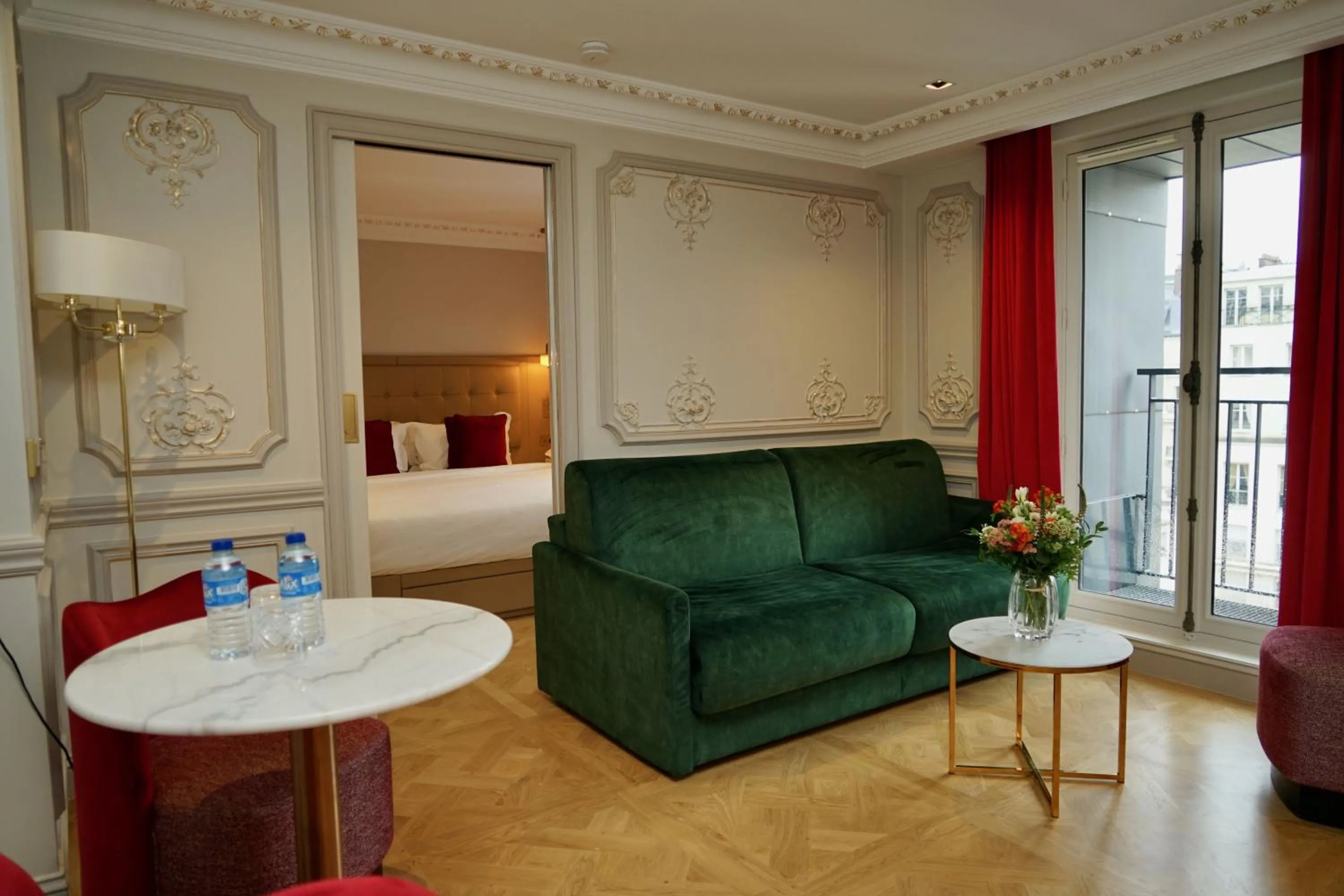 Living room, Bed in Mode Paris Aparthotel